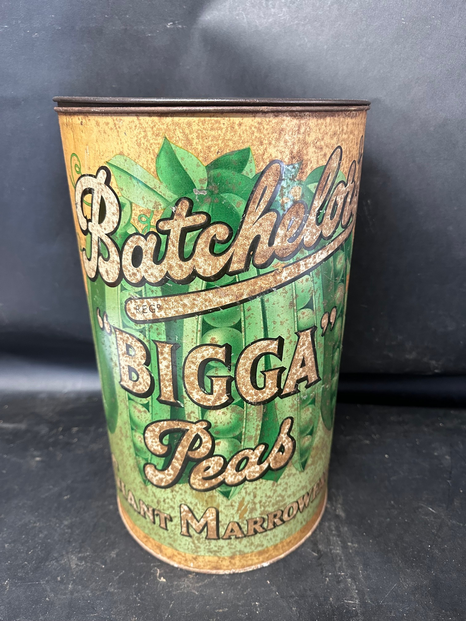 A large Batchelor's "Biggs" Peas Giant Marrowfats advertising display can, 14 1/4" tall. - Bild 3 aus 5