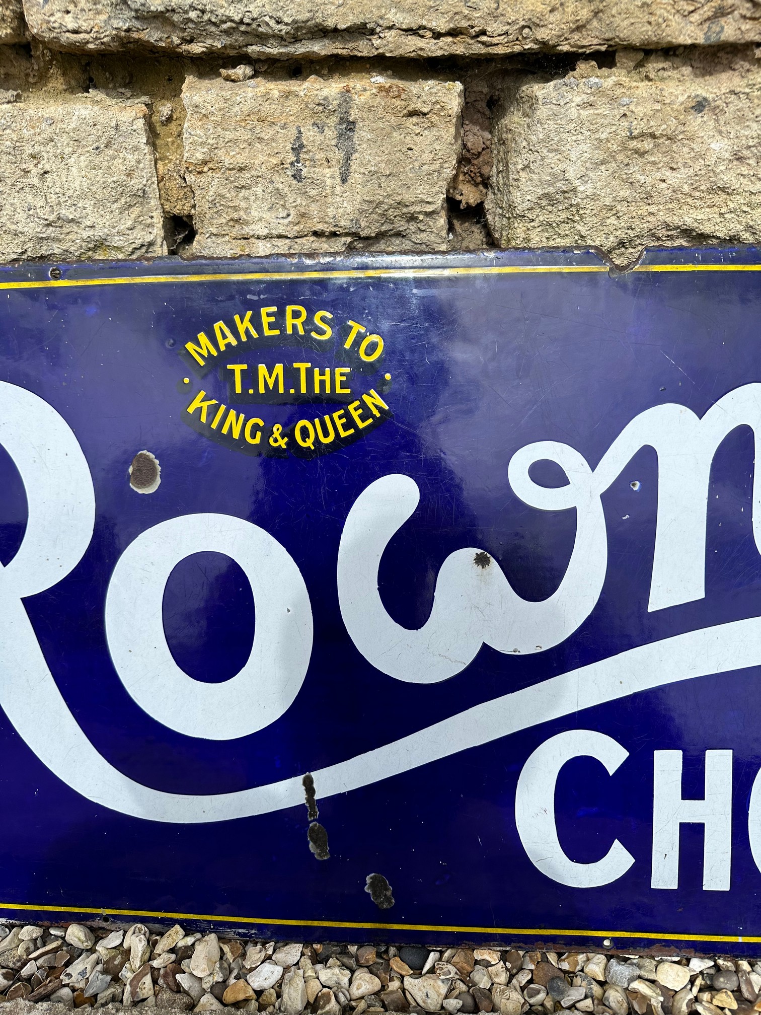 A Rowntree's Chocolates enamel advertising sign with Royal Warrants for "The King and Queen", 60 1/4 - Bild 4 aus 6