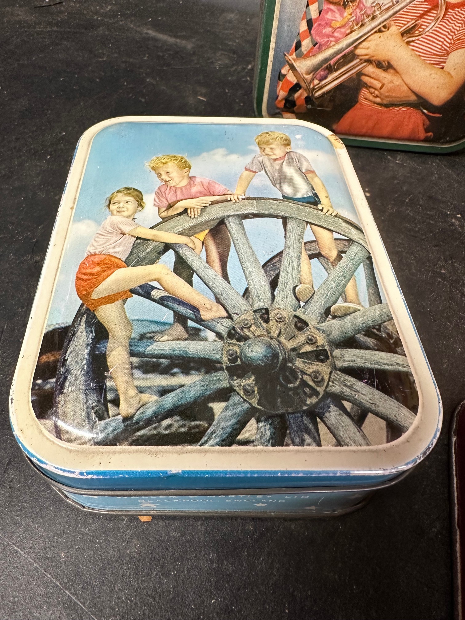 A large 1950s Hollands Rich Toffee & Chocolate Assortment tin, 9" diameter plus seven assorted - Image 8 of 11