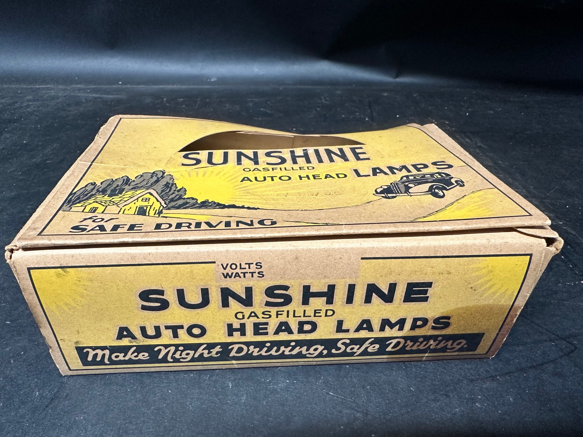 A box of Sunshine gas-filled Auto Head Lamps, new old stock and an Esso Blue invoice pad. - Bild 4 aus 5