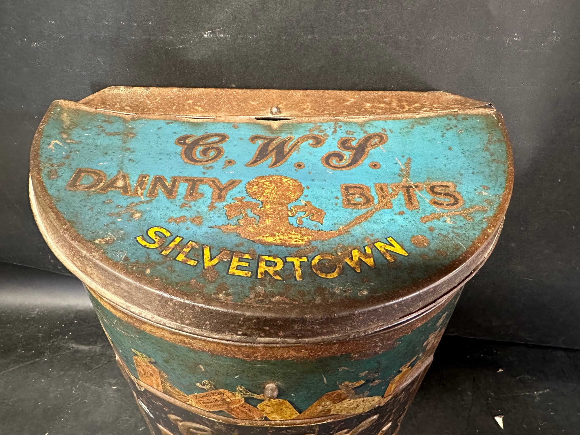 A C.W.S. Dainty Bits large counter top display dispensing advertising toffee tin, 14 1/2" tall. - Bild 2 aus 5