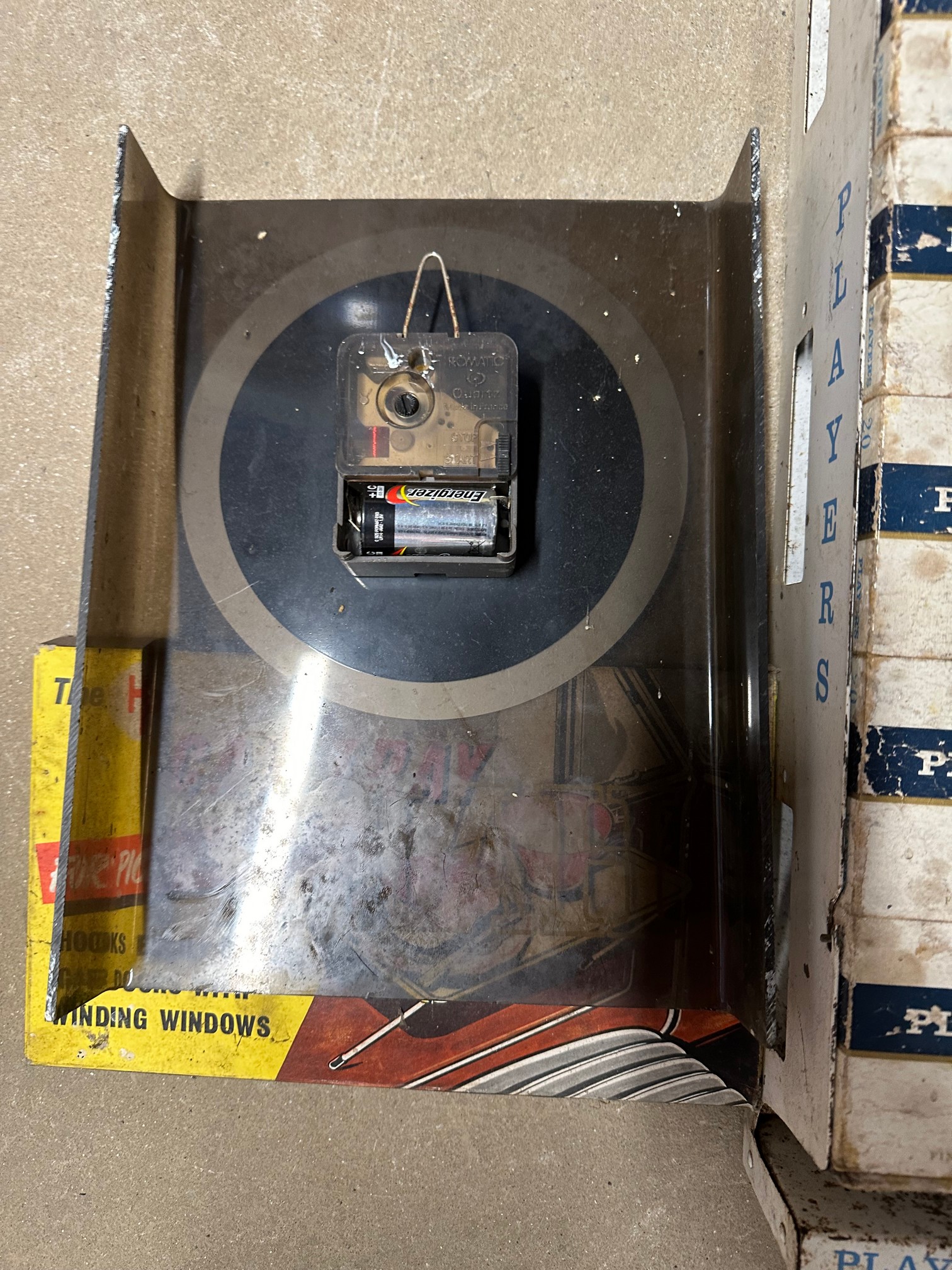 A Player's Navy Cut vending machine/dispenser, a tin of dominoes with Wills's STAR Cigarettes - Image 6 of 8