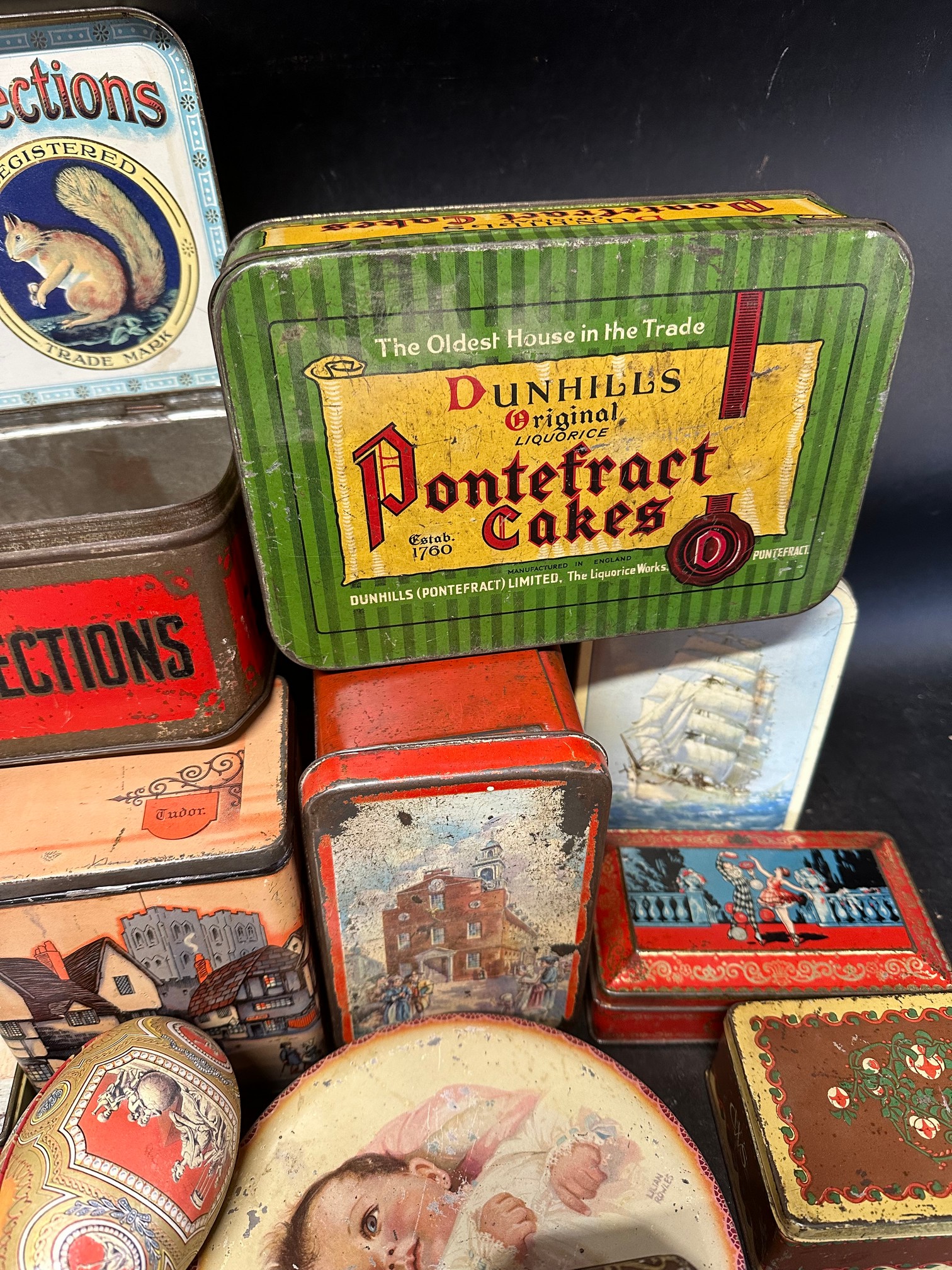 A tray of confectionery tins inc. Huntley & Palmers, Dunhills, Jacob's, Horner, McVitie & Price, - Image 6 of 7