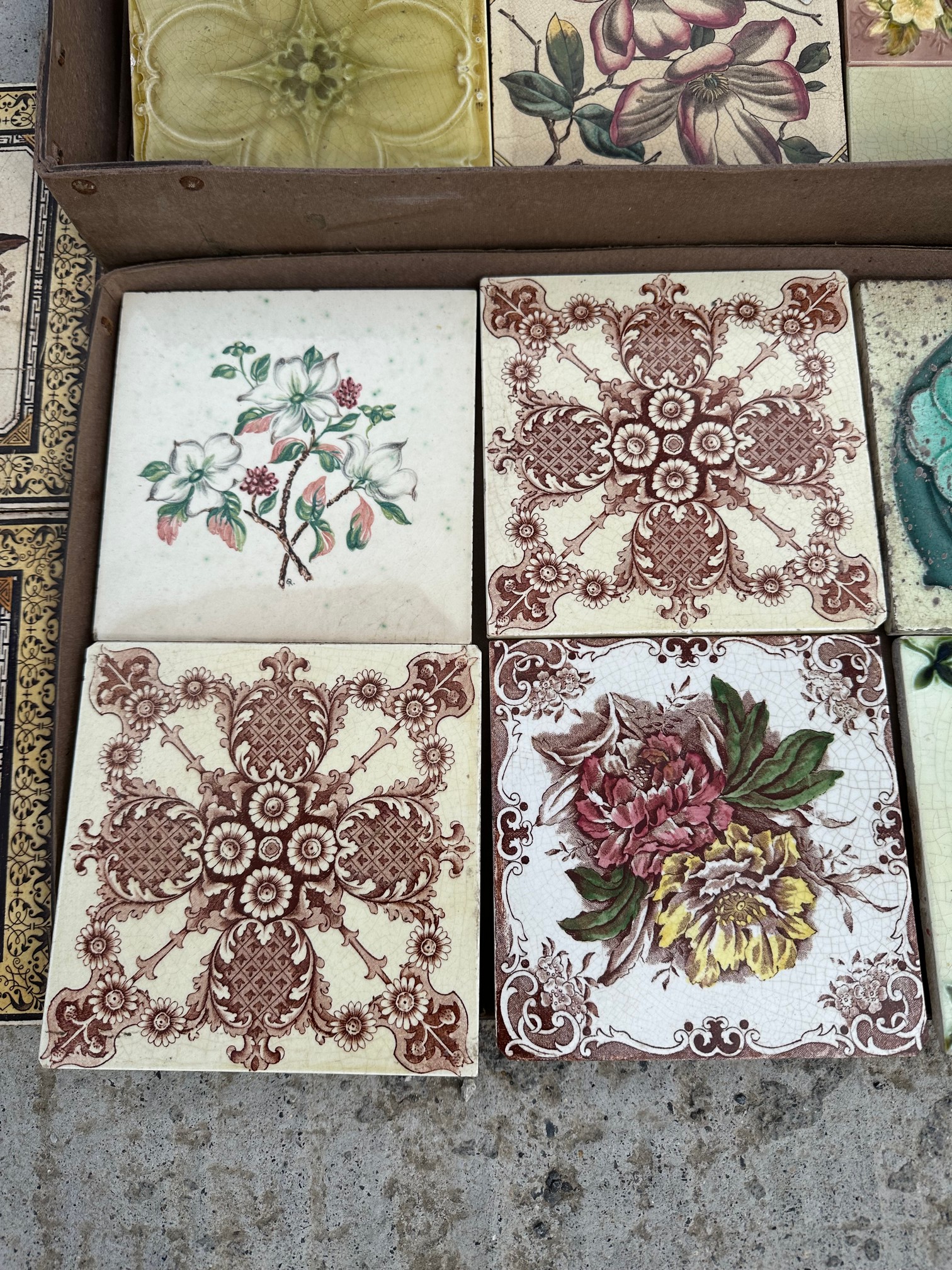 A selection of tiles including Arts & Crafts (16). - Image 3 of 7