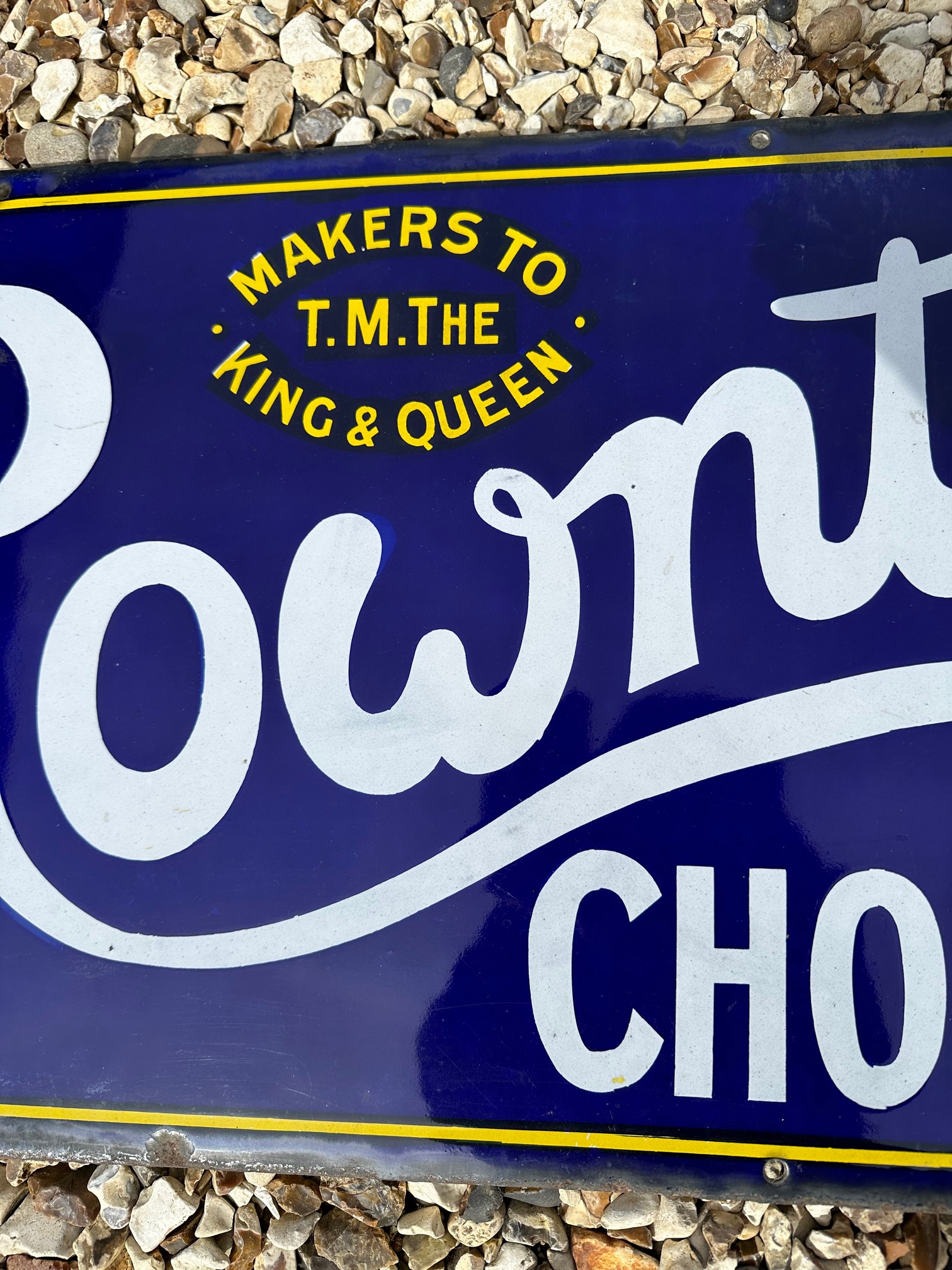 A Rowntree Chocolates enamel advertising sign, 'Makers to T.M. The King & Queen, 36 x 15". - Bild 4 aus 6