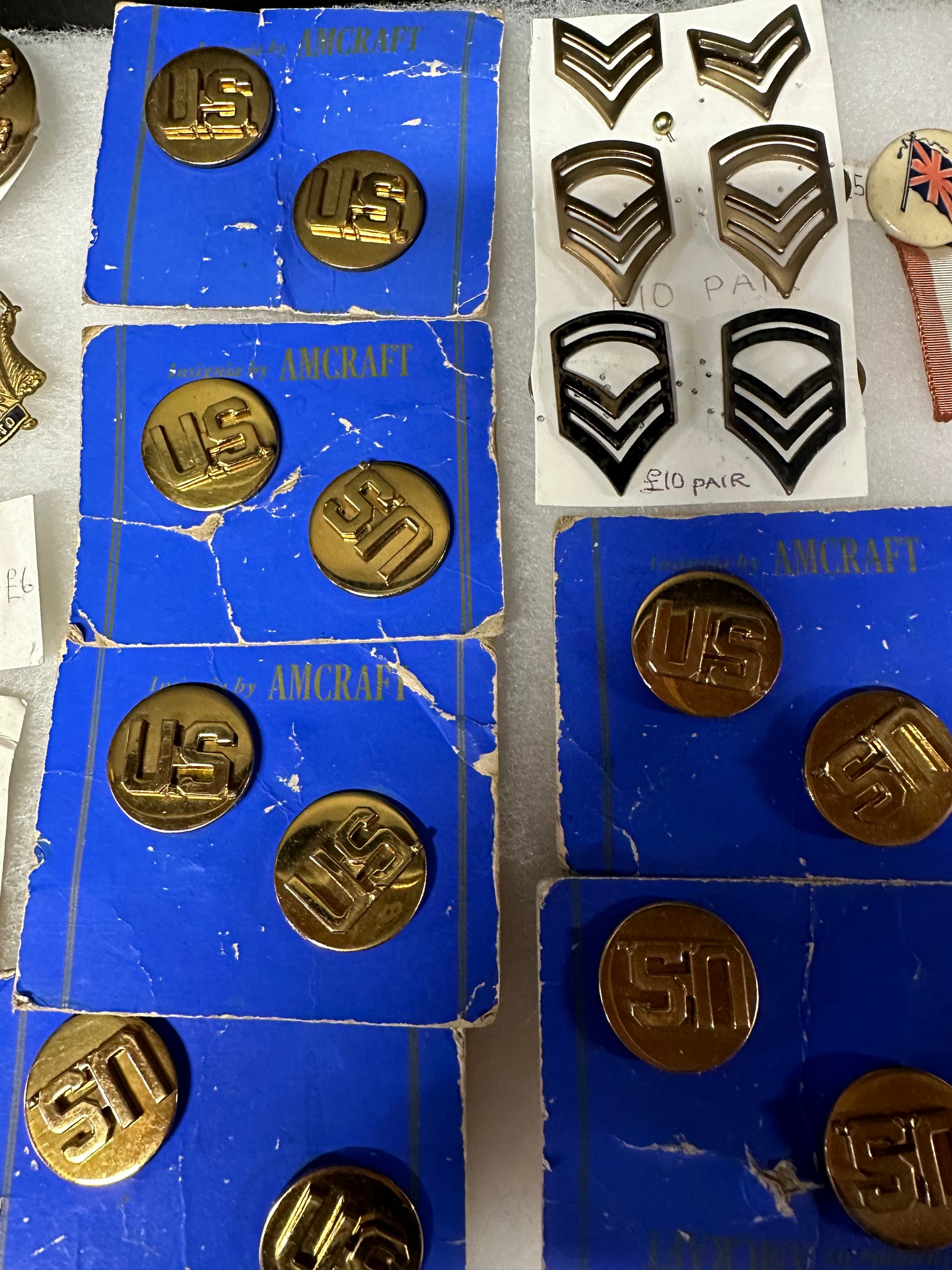 A presentation case of wartime and other badges, buttons insignia etc. inc. enamel, Chivers on - Image 6 of 9