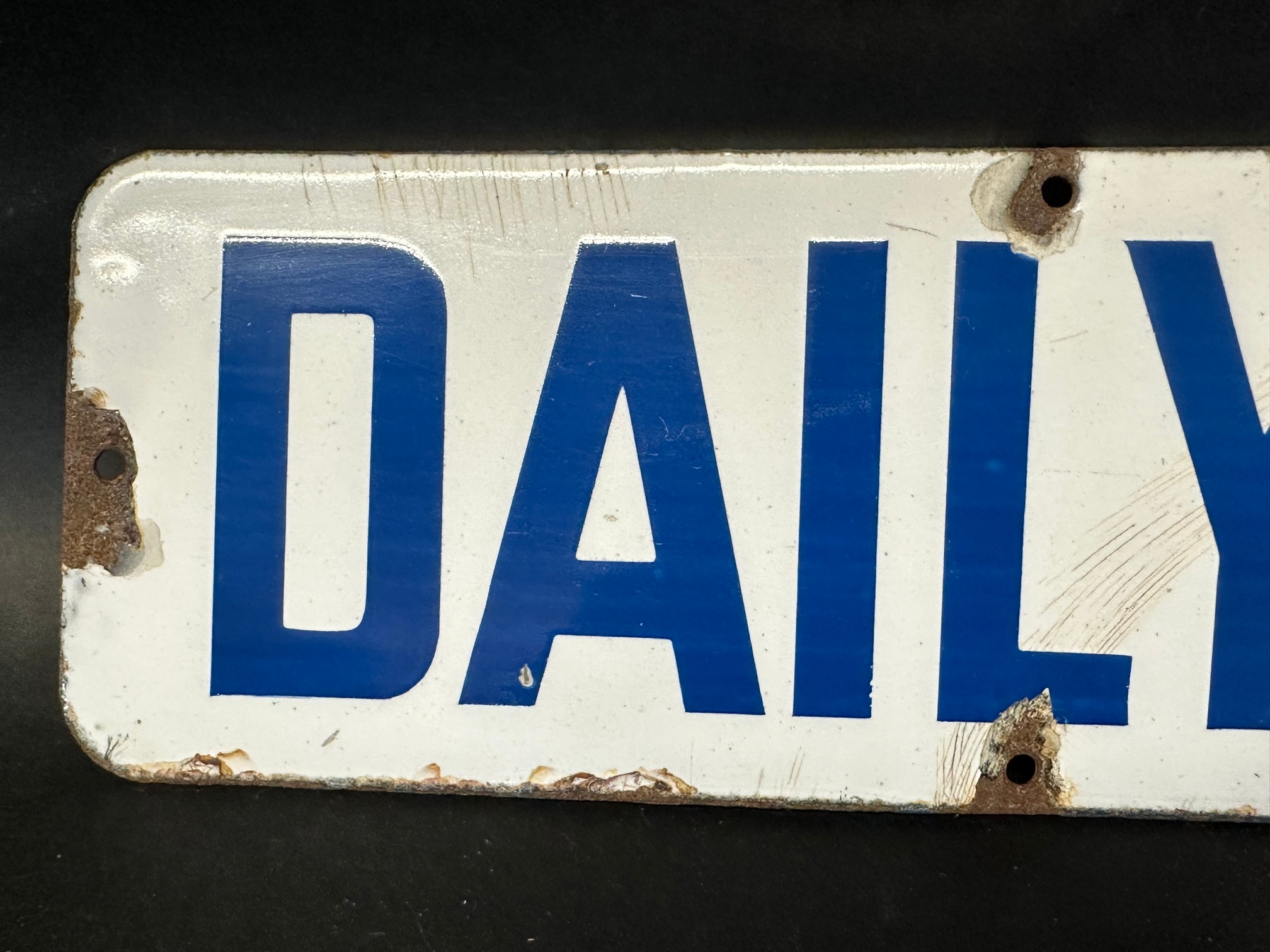 A Daily Sketch enamel advertising sign, 20 x 4". - Bild 3 aus 5