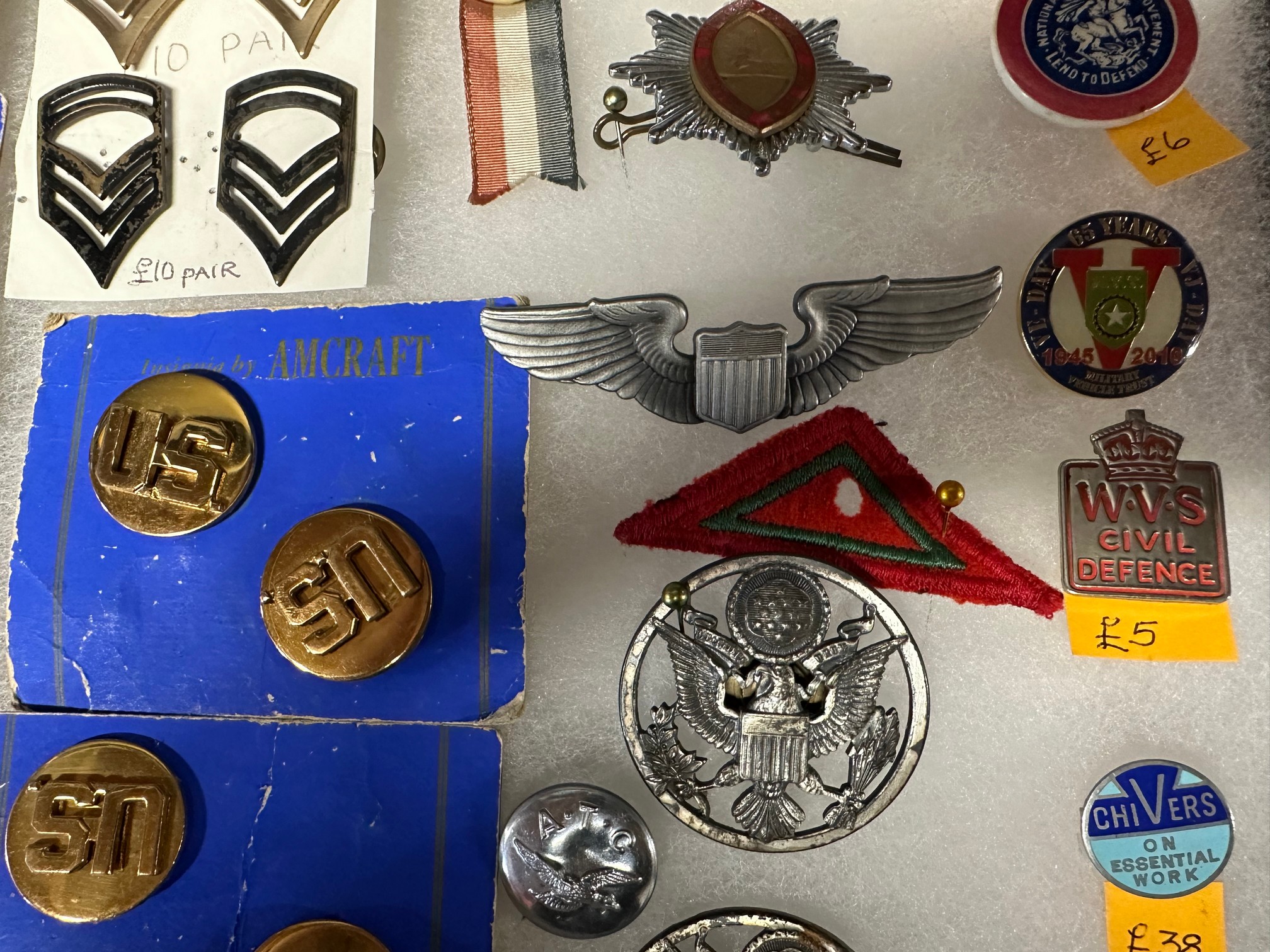 A presentation case of wartime and other badges, buttons insignia etc. inc. enamel, Chivers on - Image 8 of 9