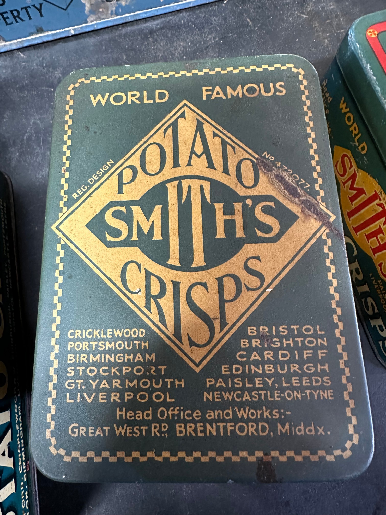 Four Smith's Potato Crisps tins and a Sifta Table Salt Sifta Sam 'Jolly Good Salt' tin (5). - Image 2 of 6