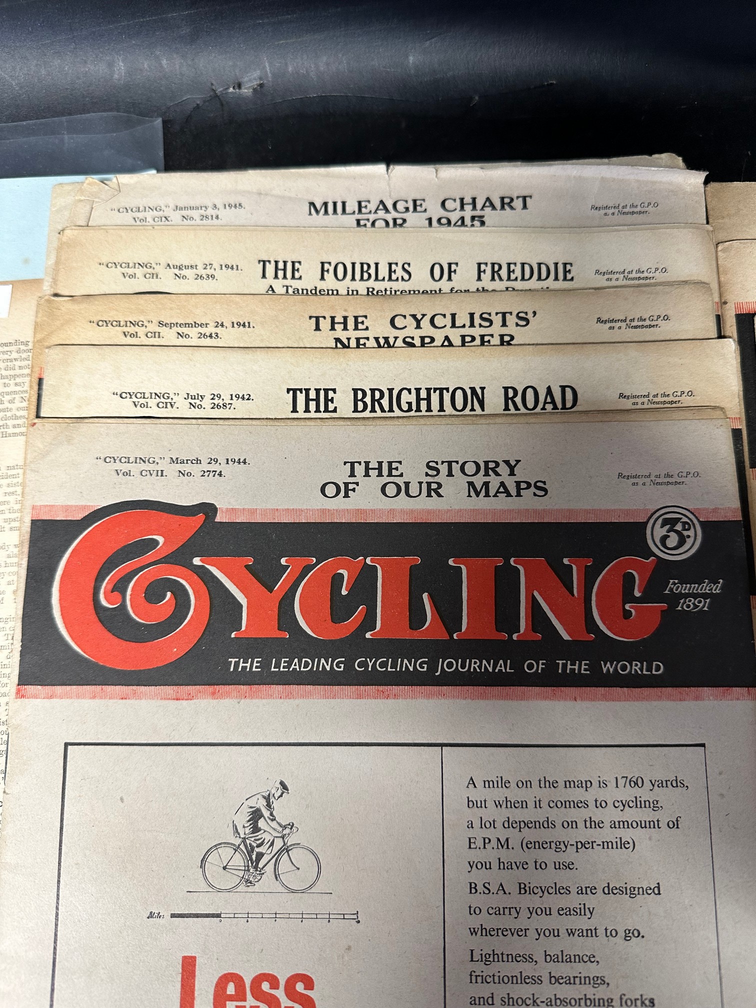 Two collapsible Cyclists cups (1900s), 11 wartime copies of Cycling journal 1941 (5), 1942 (3), - Image 4 of 6