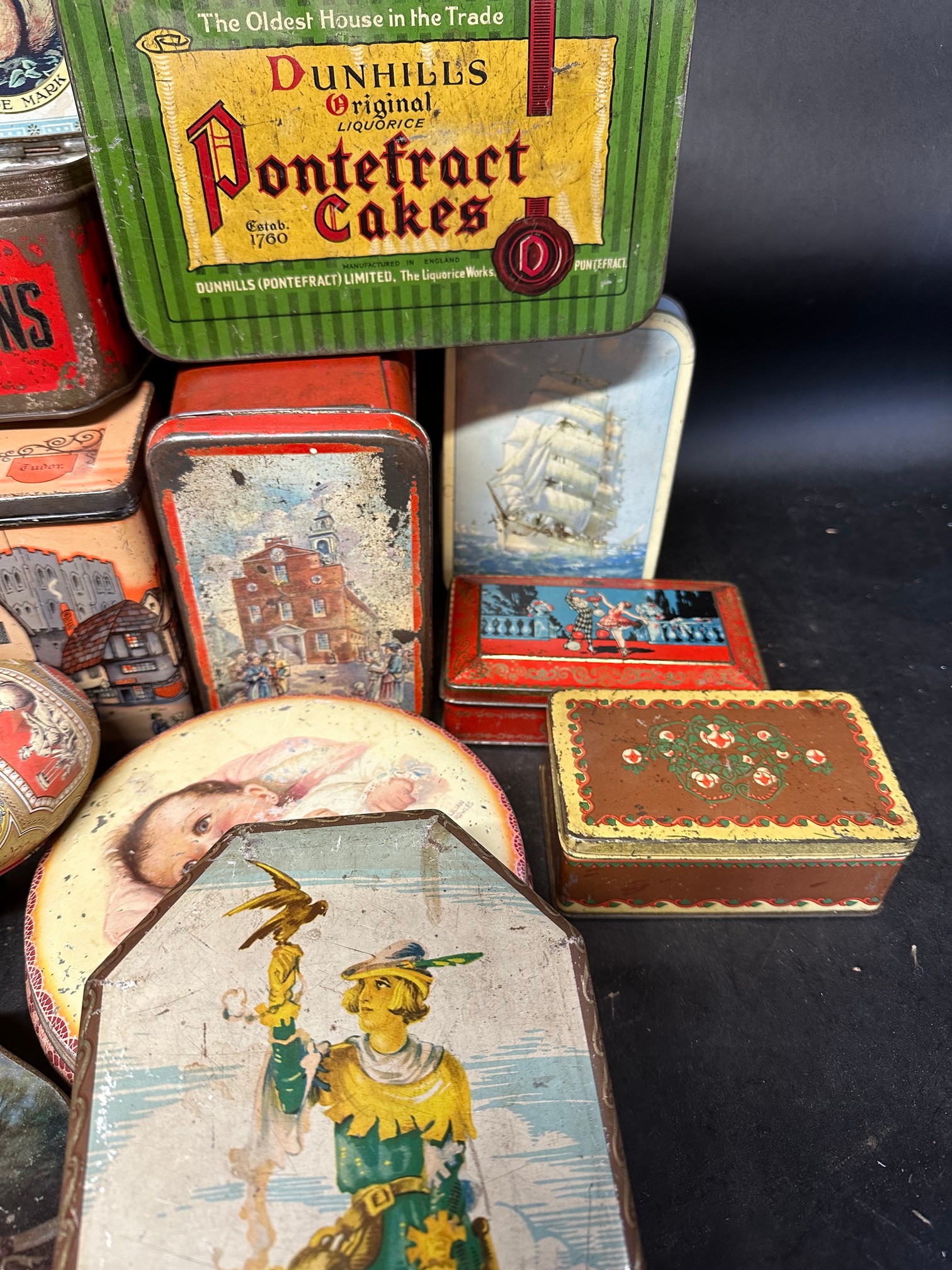 A tray of confectionery tins inc. Huntley & Palmers, Dunhills, Jacob's, Horner, McVitie & Price, - Image 7 of 7