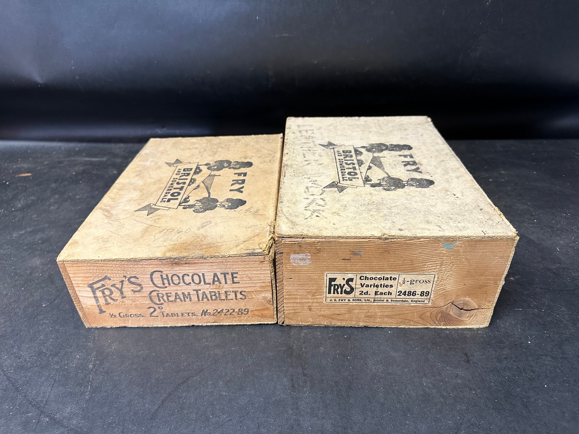 Two Fry's Chocolate of Bristol and Somerdale wooden counter top dispensing boxes 'Chocolate - Bild 3 aus 5