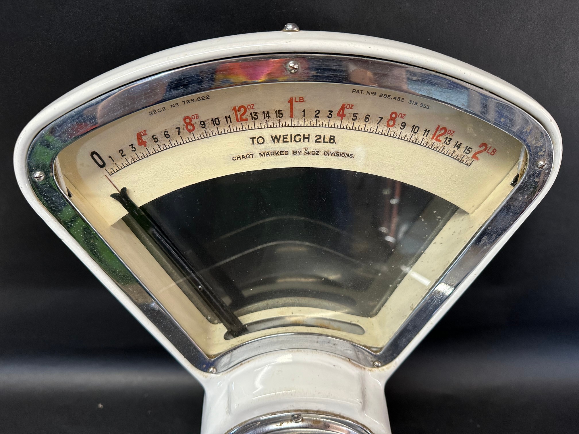A set of Avery grocer's scales with bevel-edged mirrored front and back name plates along with price - Image 2 of 7