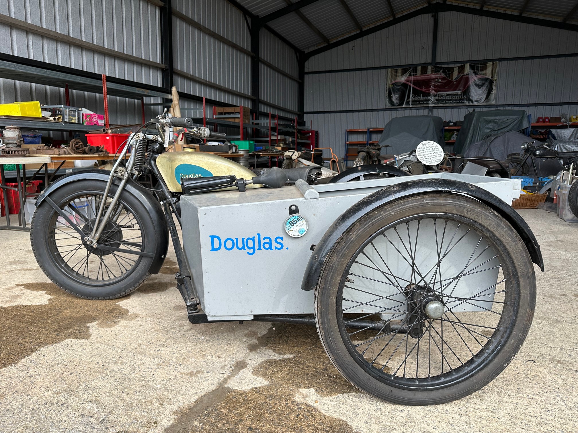 CIRCA 1930 DOUGLAS DT SPECIAL COMBINATION 600cc