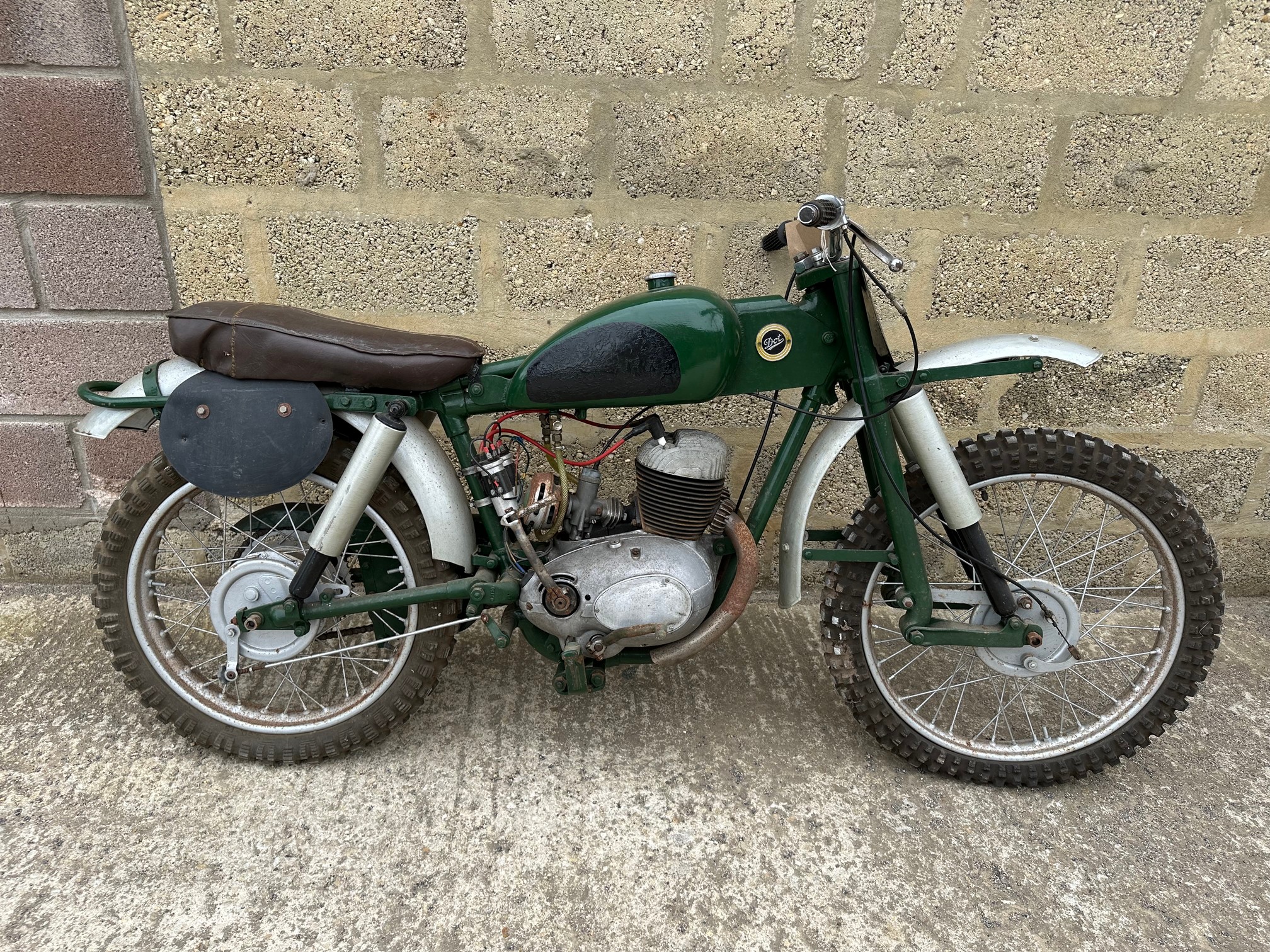 CIRCA 1956/57 DOT SCRAMBLER VILLIERS 250cc 2T TWIN - Image 2 of 6