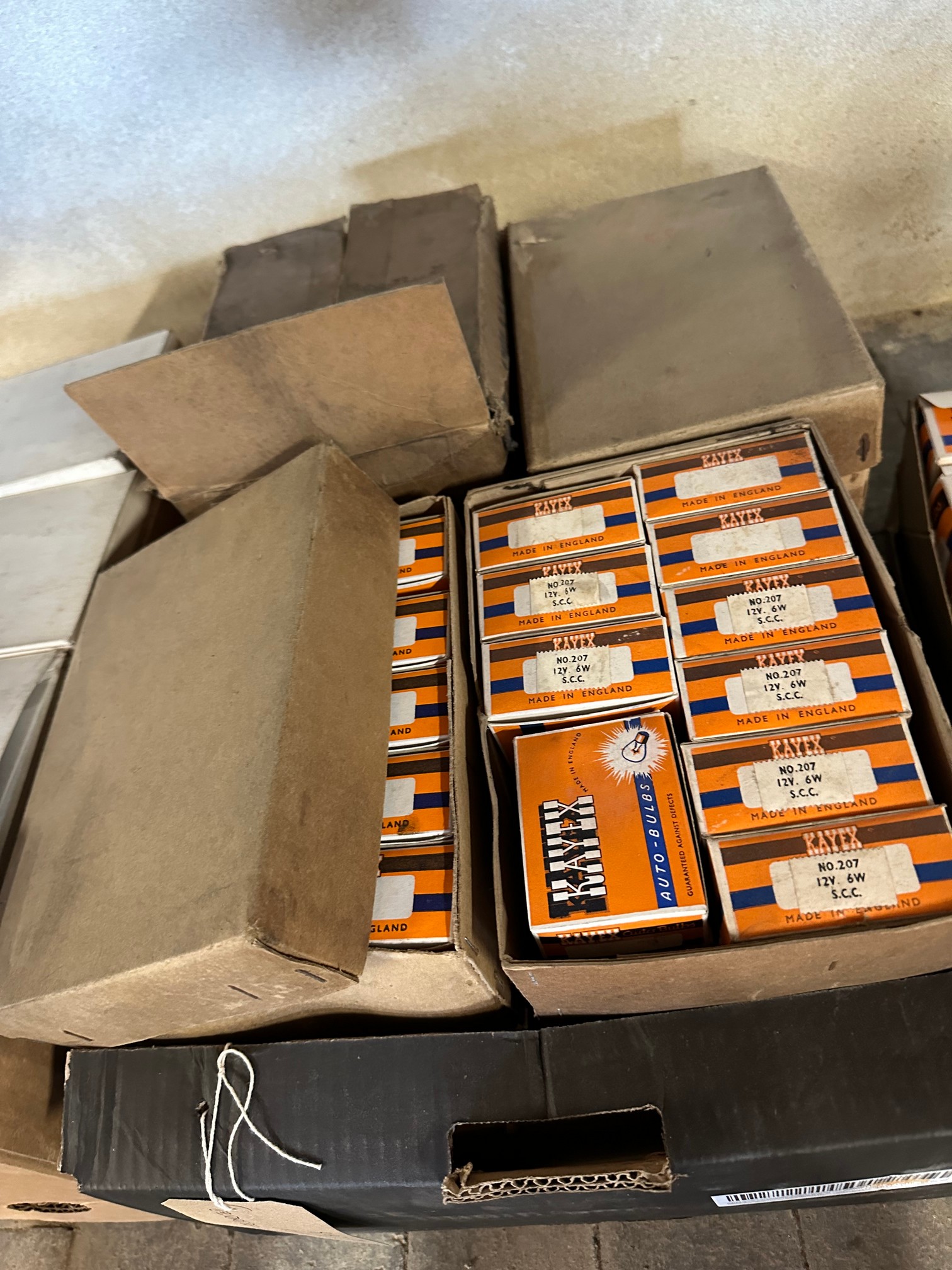 A large quantity of new old stock 6/12 volt bulbs including Kayex etc. (three boxes). - Image 3 of 4