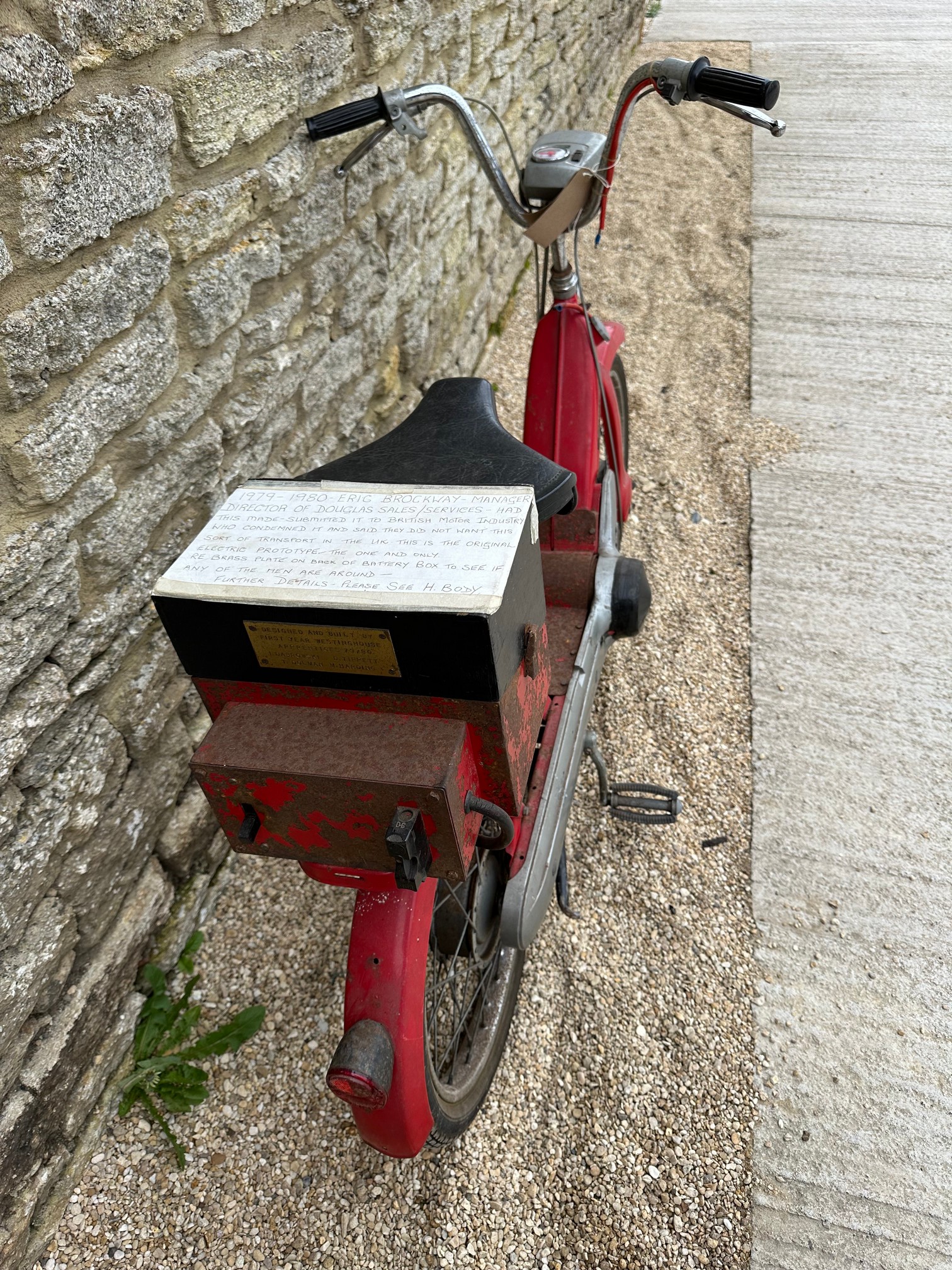 1980 DOUGLAS ELECTRIC MOPED - Image 4 of 5