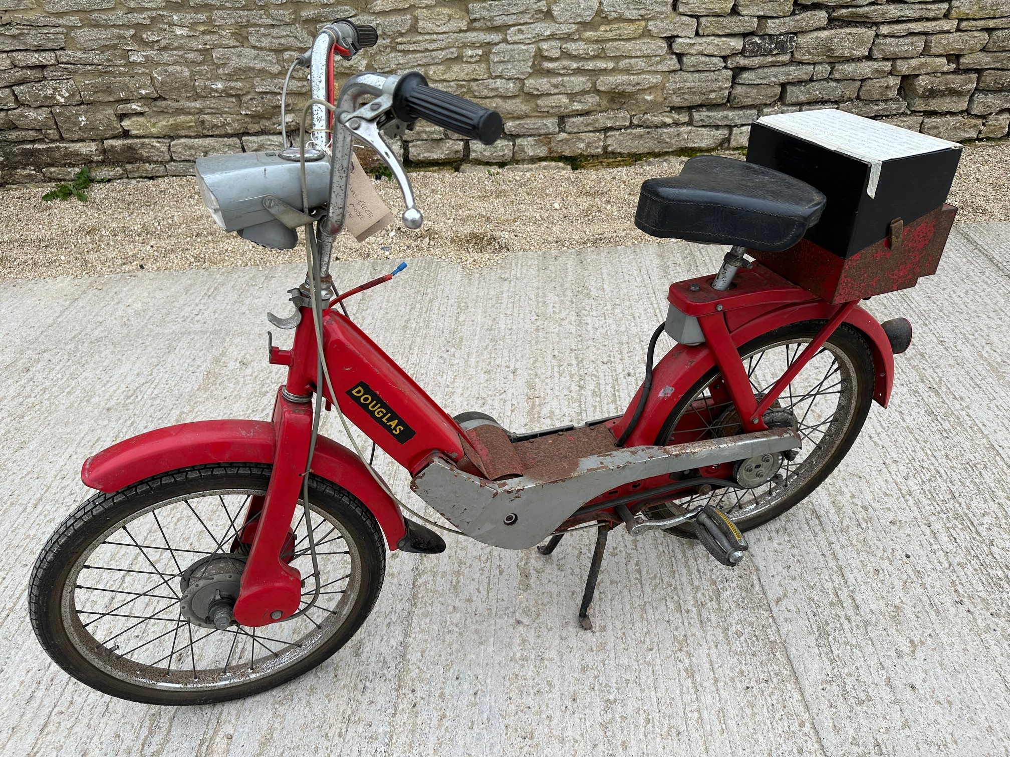 1980 DOUGLAS ELECTRIC MOPED - Image 2 of 5