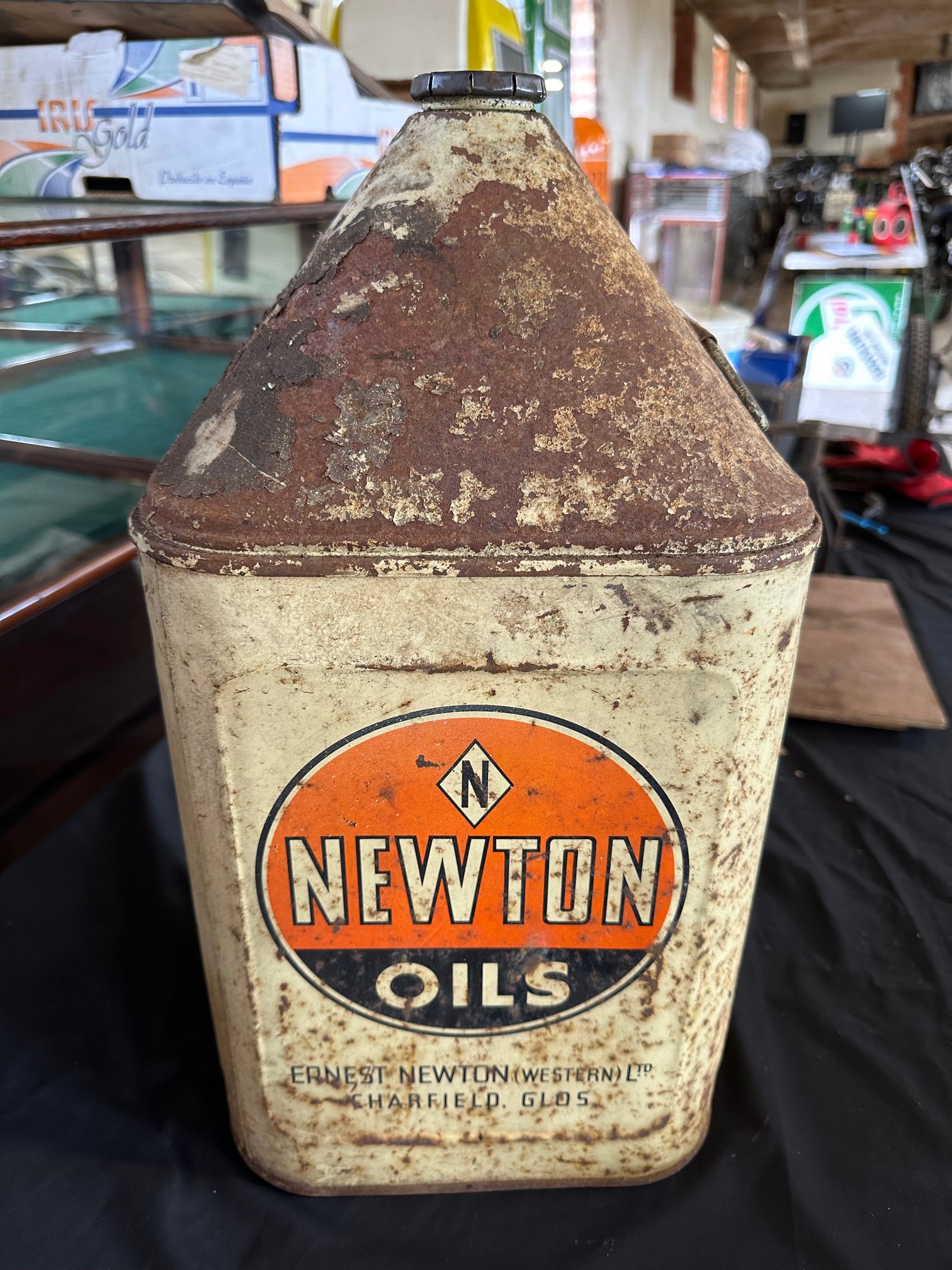 A Newton Oils five gallon pyramid can. - Image 3 of 5