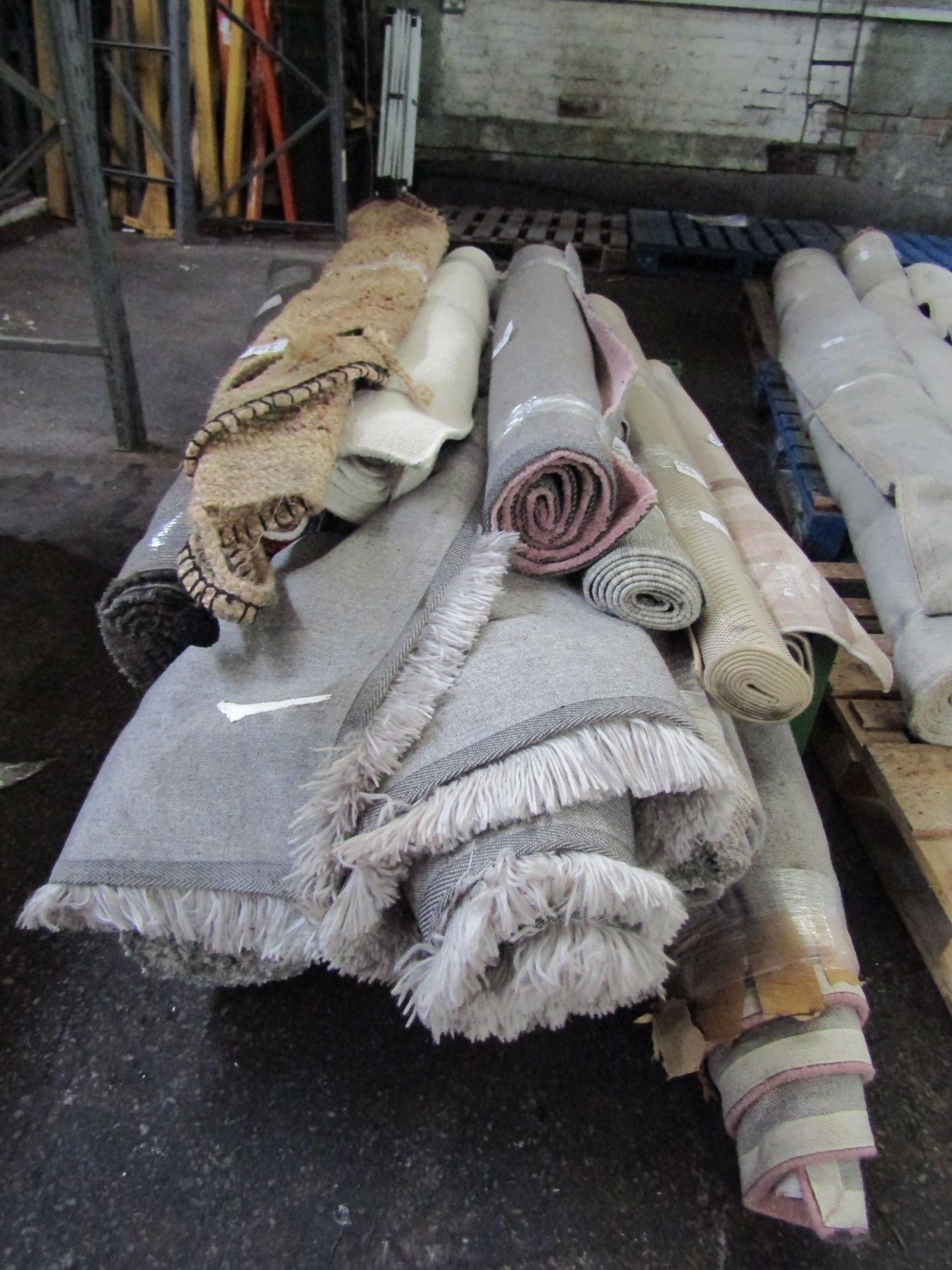 Mixed Lot of 14 x Flair Rugs Customer Returns for Repair or Upcycling