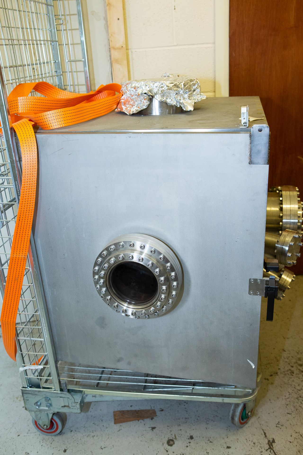 Stainless Steel Vacuum Box Chamber with Multiple UHV ports (stored offsite Oldham, see viewing detai - Image 10 of 10