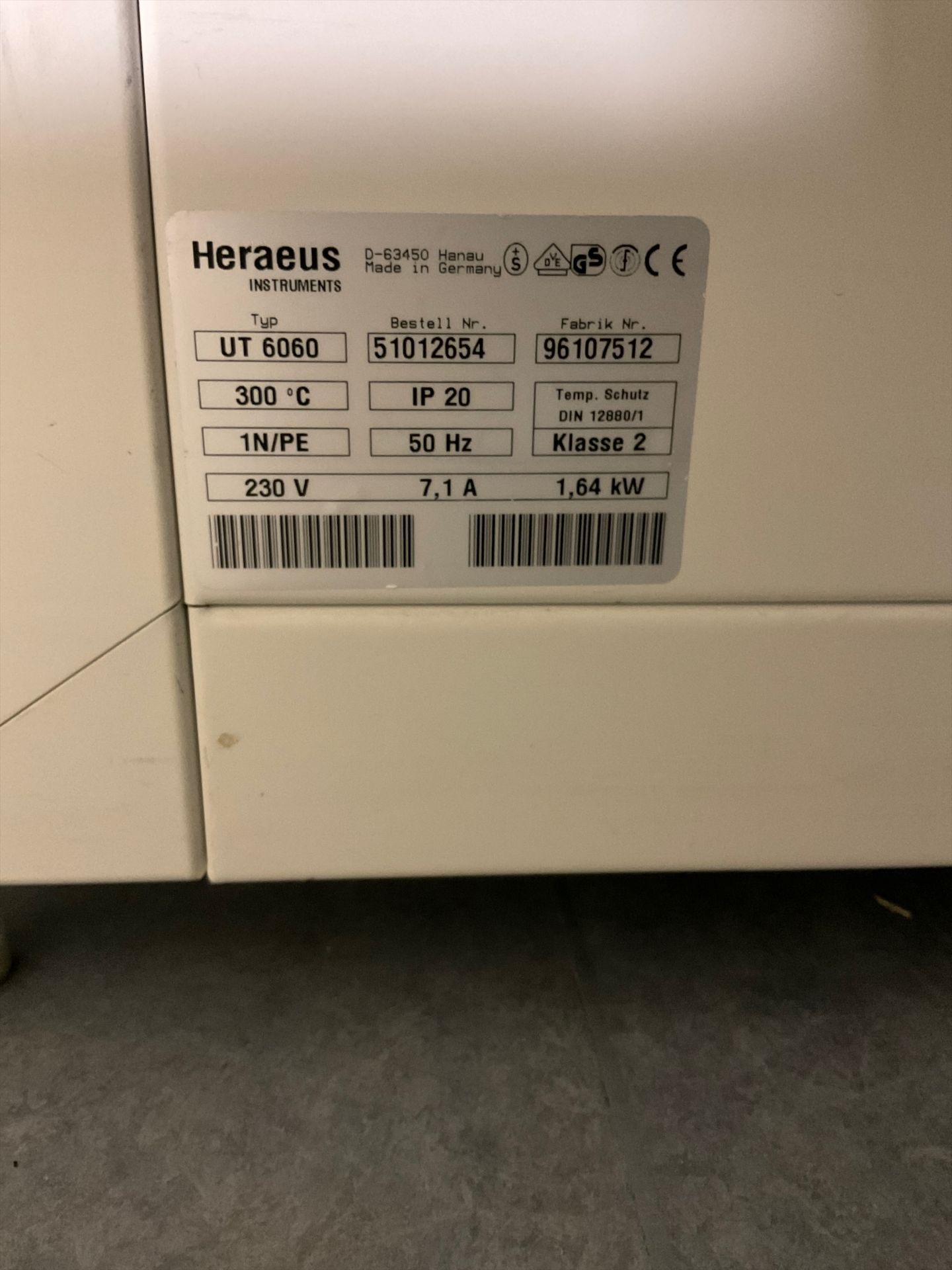 Heraeus UT 6060 High Specification Laboratory Oven Max Temp 300› C W74 x D67 x H58cm - Image 3 of 5