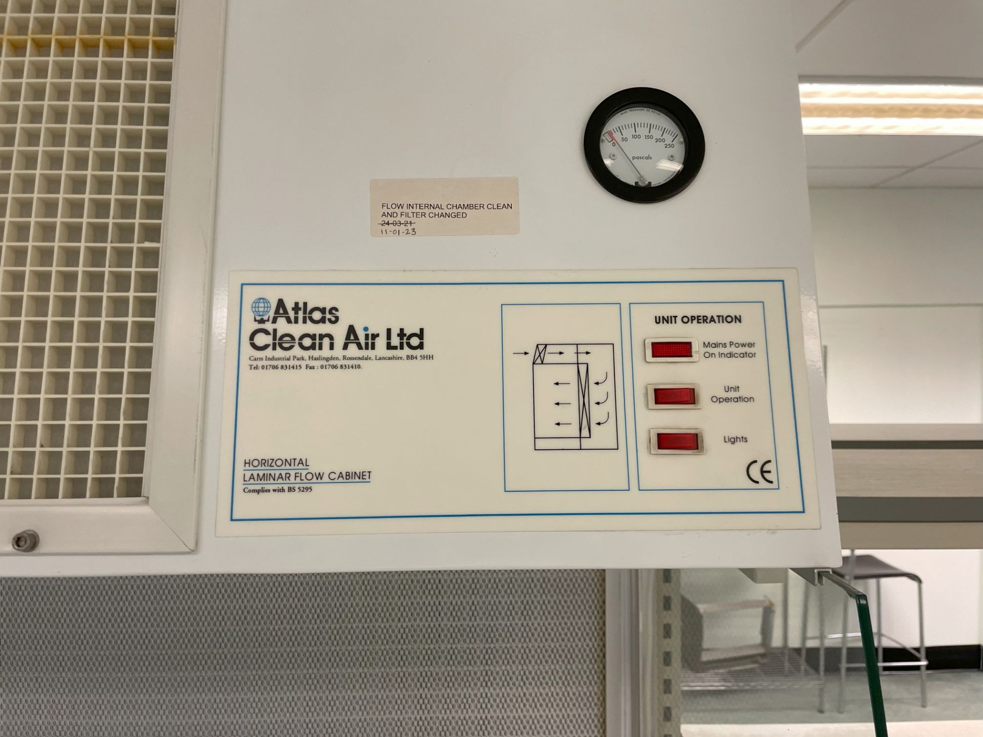 Atlas Clean Air Horizontal Laminar Flow Cabinet and Bench - Image 2 of 2