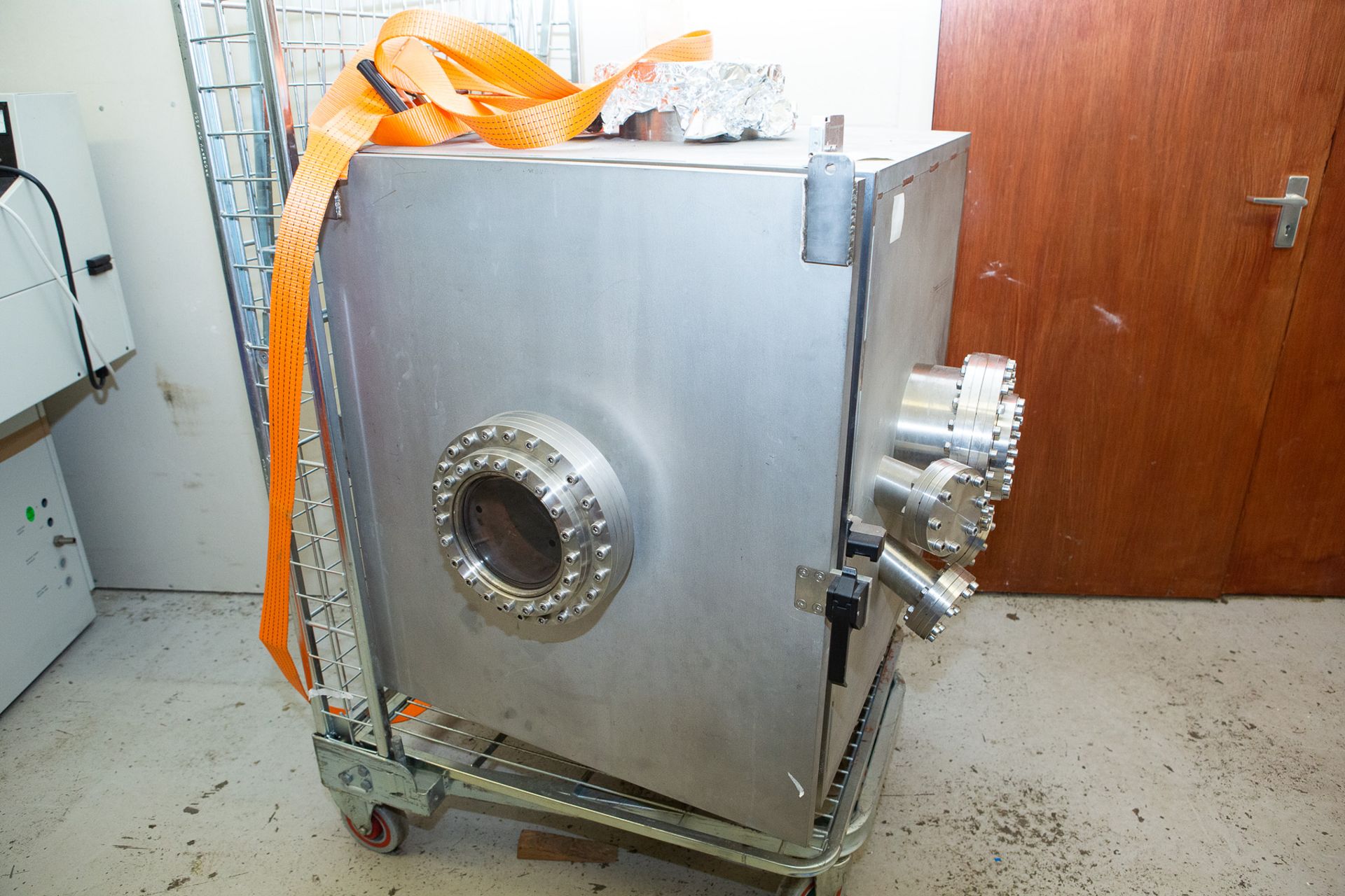 Stainless Steel Vacuum Box Chamber with Multiple UHV ports (stored offsite Oldham, see viewing detai - Image 7 of 10