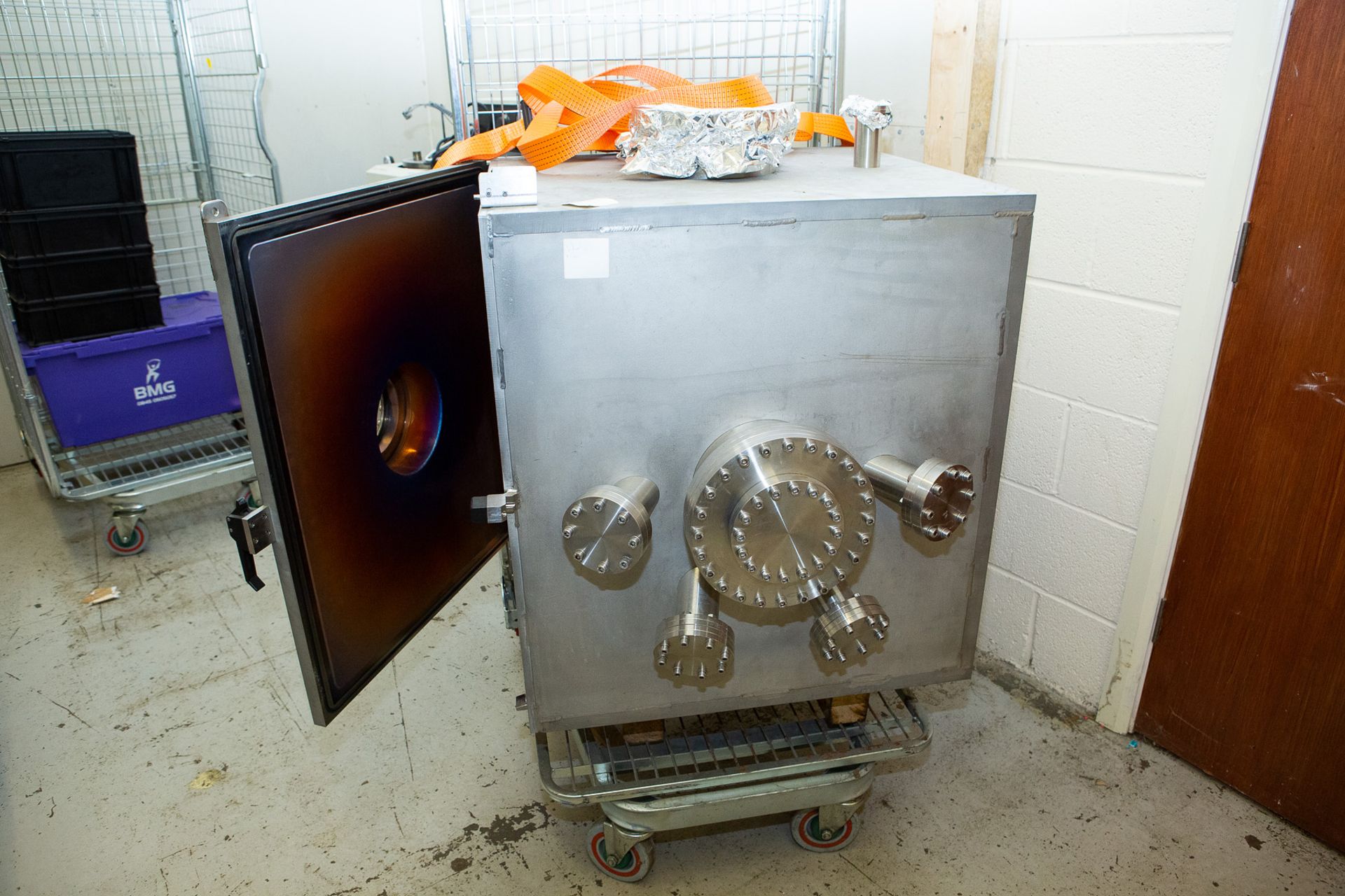 Stainless Steel Vacuum Box Chamber with Multiple UHV ports (stored offsite Oldham, see viewing detai - Image 2 of 10