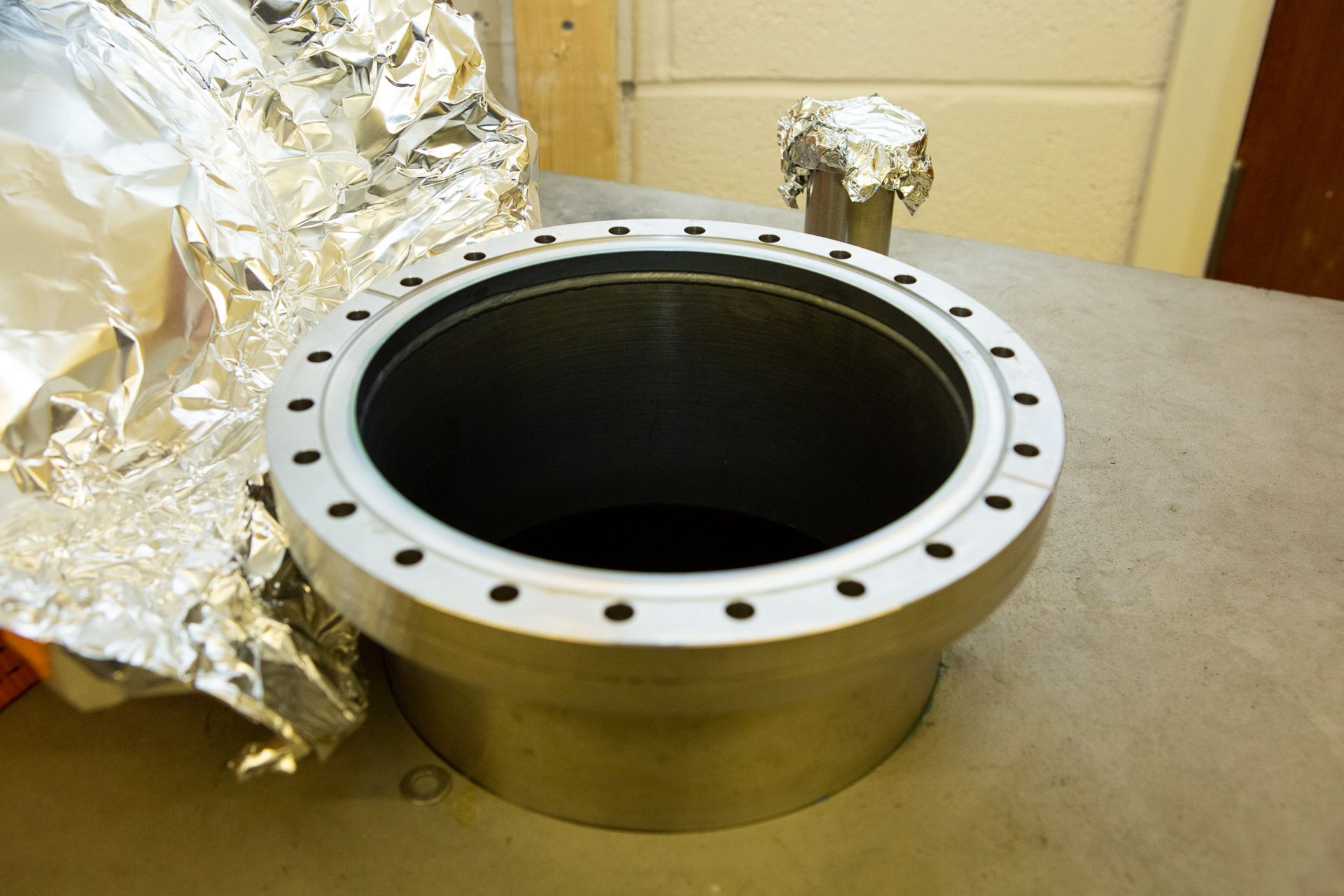 Stainless Steel Vacuum Box Chamber with Multiple UHV ports (stored offsite Oldham, see viewing detai - Image 9 of 10
