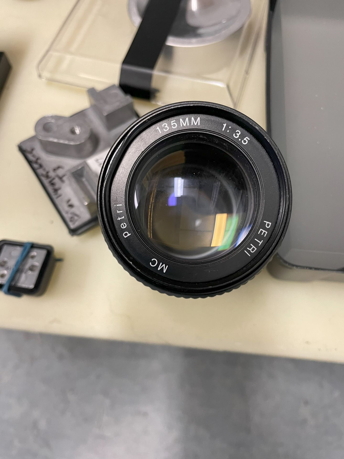 One Shelf of Mixed Photonics, Optical, and Laser Research Components - Lenses, Gratings Post Mounts - Image 9 of 10