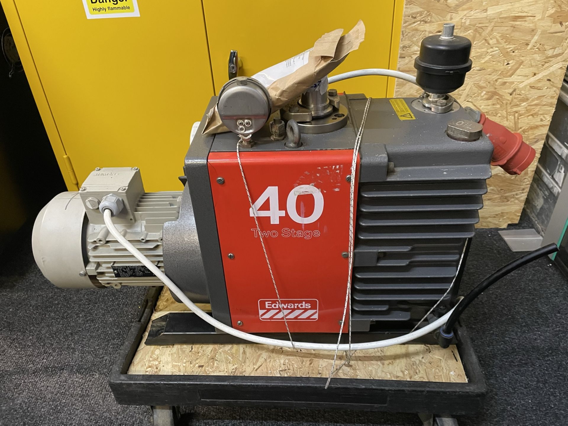 Edwards E2M40 Rotary Vacuum Pump 3 Phase (stored offsite Oldham, see viewing details)