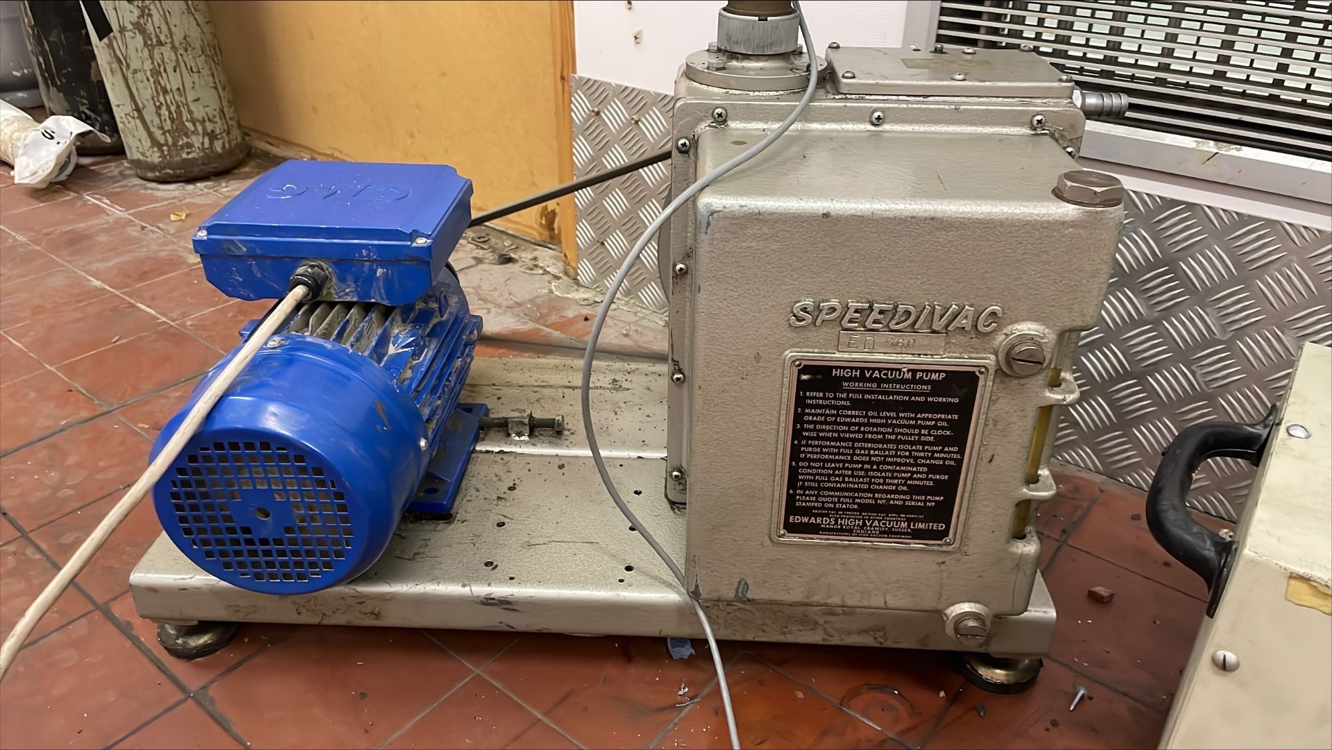 Edwards ED660 Speedivac 2 Stage Belt Driven Vacuum Pump (Vacuum gauge is not included)