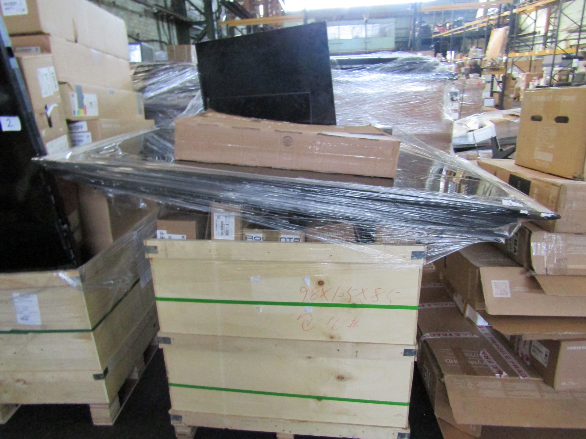 Pallet of Approx 10 Samsung & LG Smashed screen/frame/faulty TV & Monitors. Some have remotes/