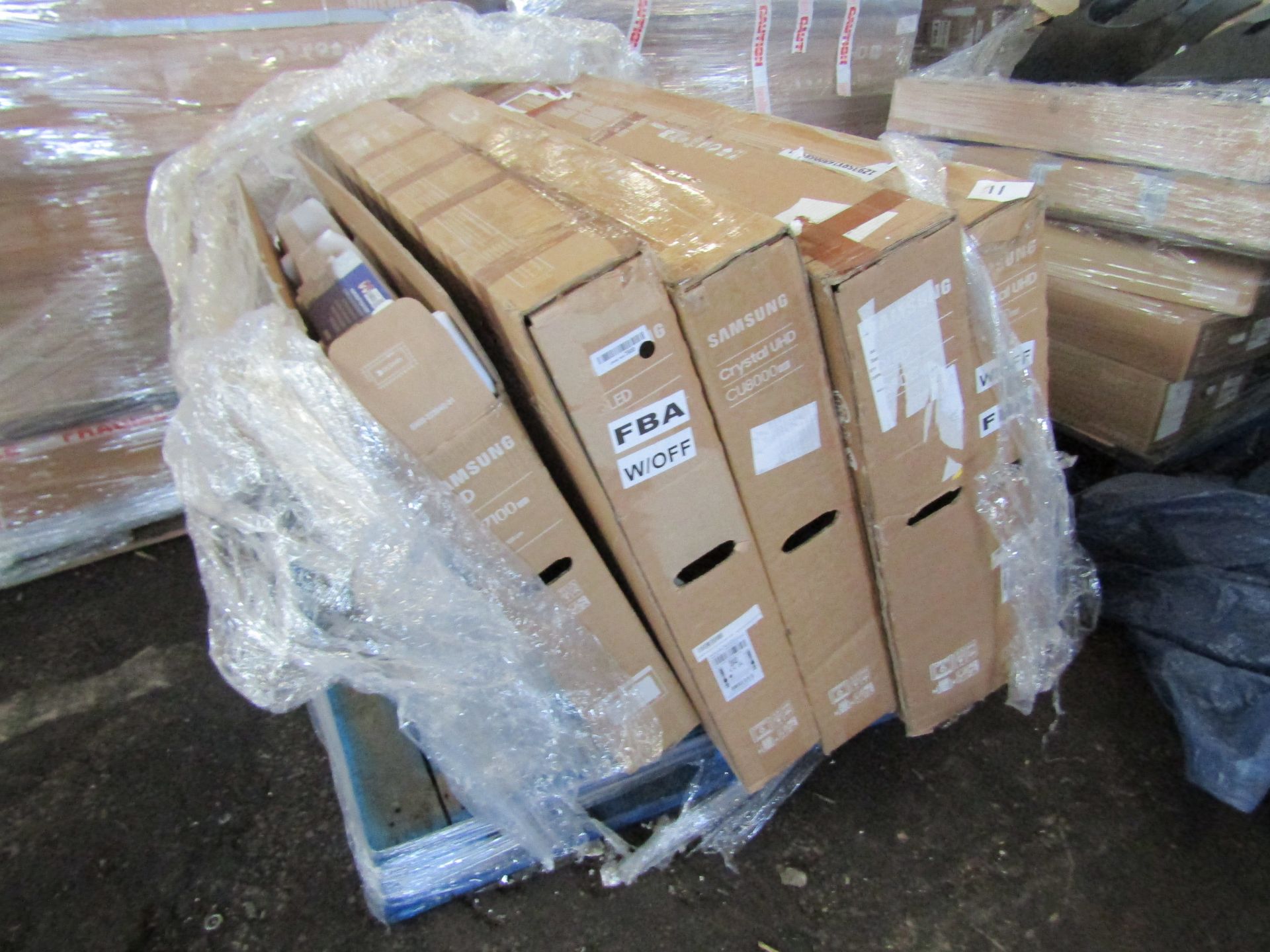 Pallet of Approx 5 Samsung & LG Smashed screen/frame/faulty TV & Monitors. Some have remotes/