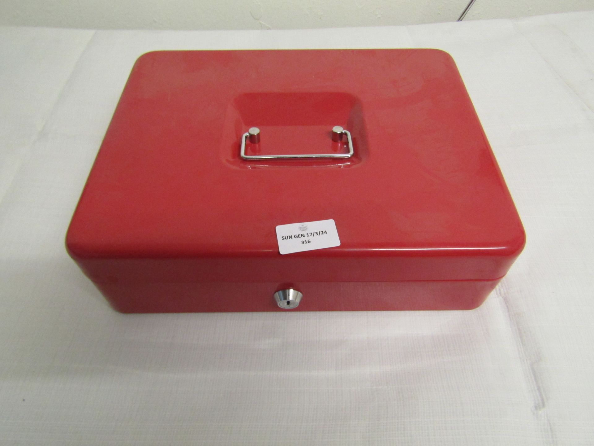 12 " Cash Tin Red Unused No Packaging Has Key