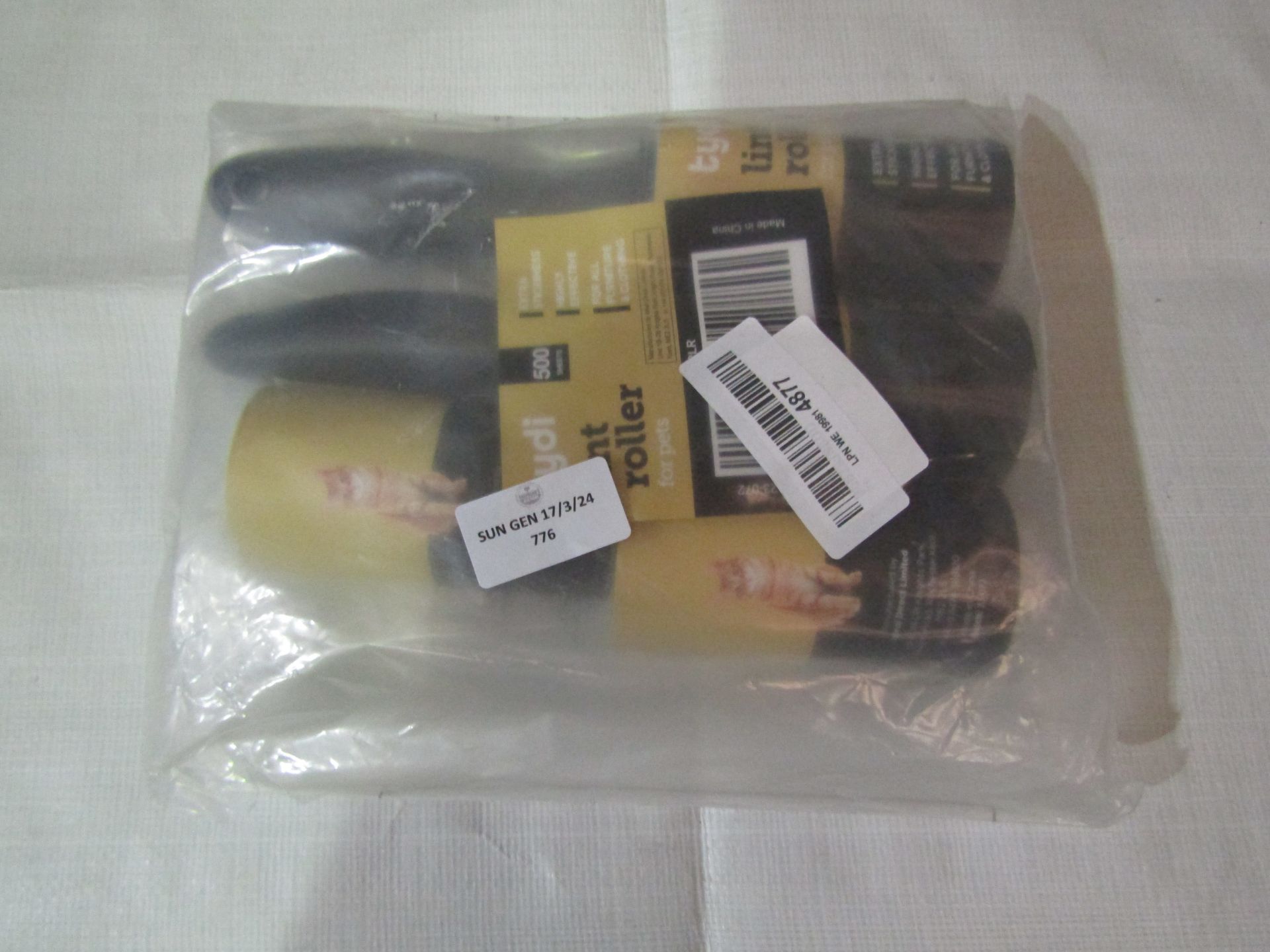 3 X Lint Rollers With 1 Spare Look Unused & Packaged