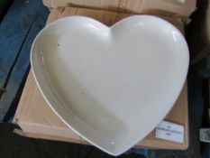 5x Heart Shape Small Plate 21cm x 23cm - New & Boxed. (76)