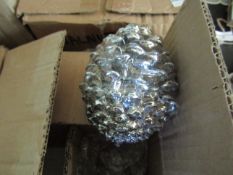 5x Silver Fir Cone Decoration - Size: Medium H12 x D6cm - New. (101)