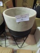 2 x Sasse & Belle Planter With Wire Stands New & Boxed