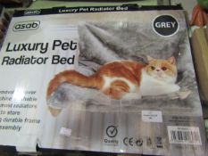 Asab Luxury Pet Radiator Bed, Grey - Unchecked & Boxed.