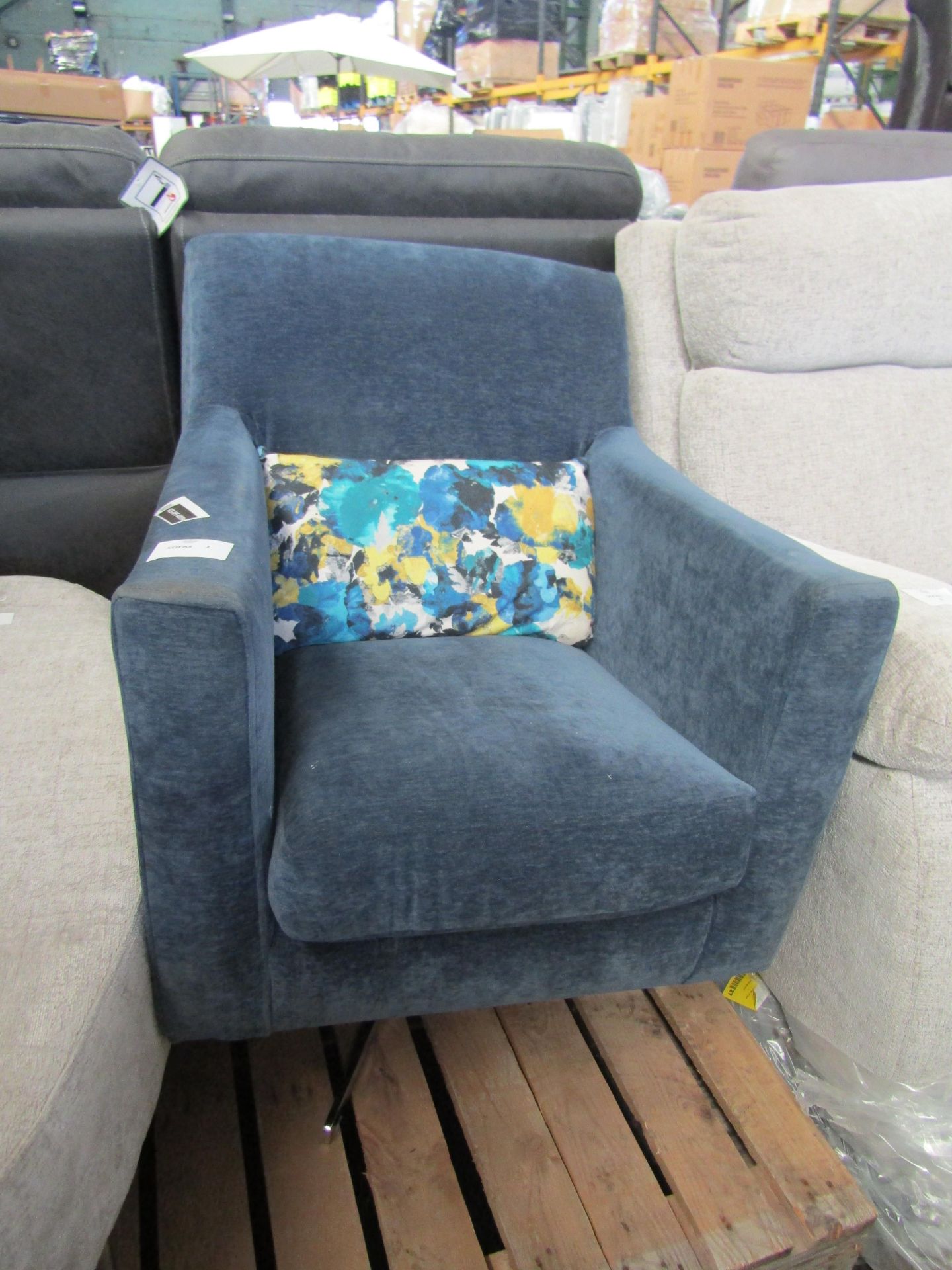 Sociable Twister Chair Sociable Navy Chrome Foot Ben02 RRP 590 The Sociable sofa collection would - Image 2 of 2