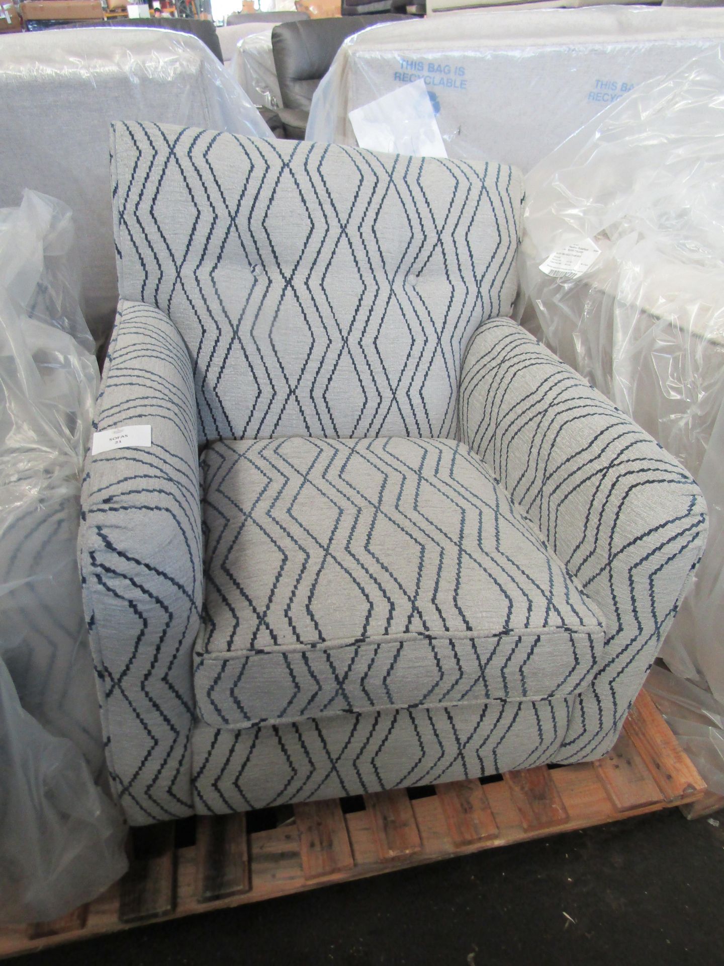 Hadleigh Accent Chair 2147 Silver Navy Diamond Berber Chenille Dark Wood RRP 546Hadleigh Accent - Image 2 of 2