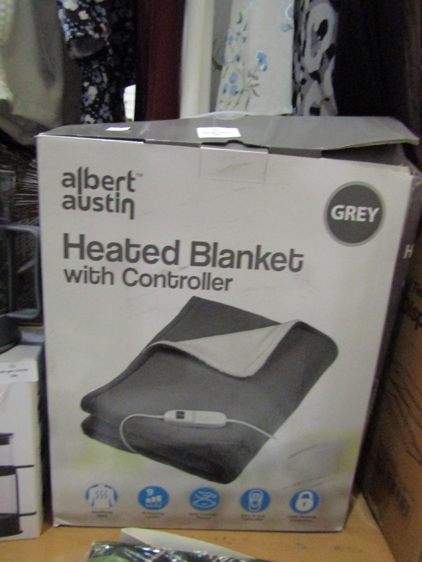 Albert Austin Heated Blanket With Controller - Unchecked & Boxed.