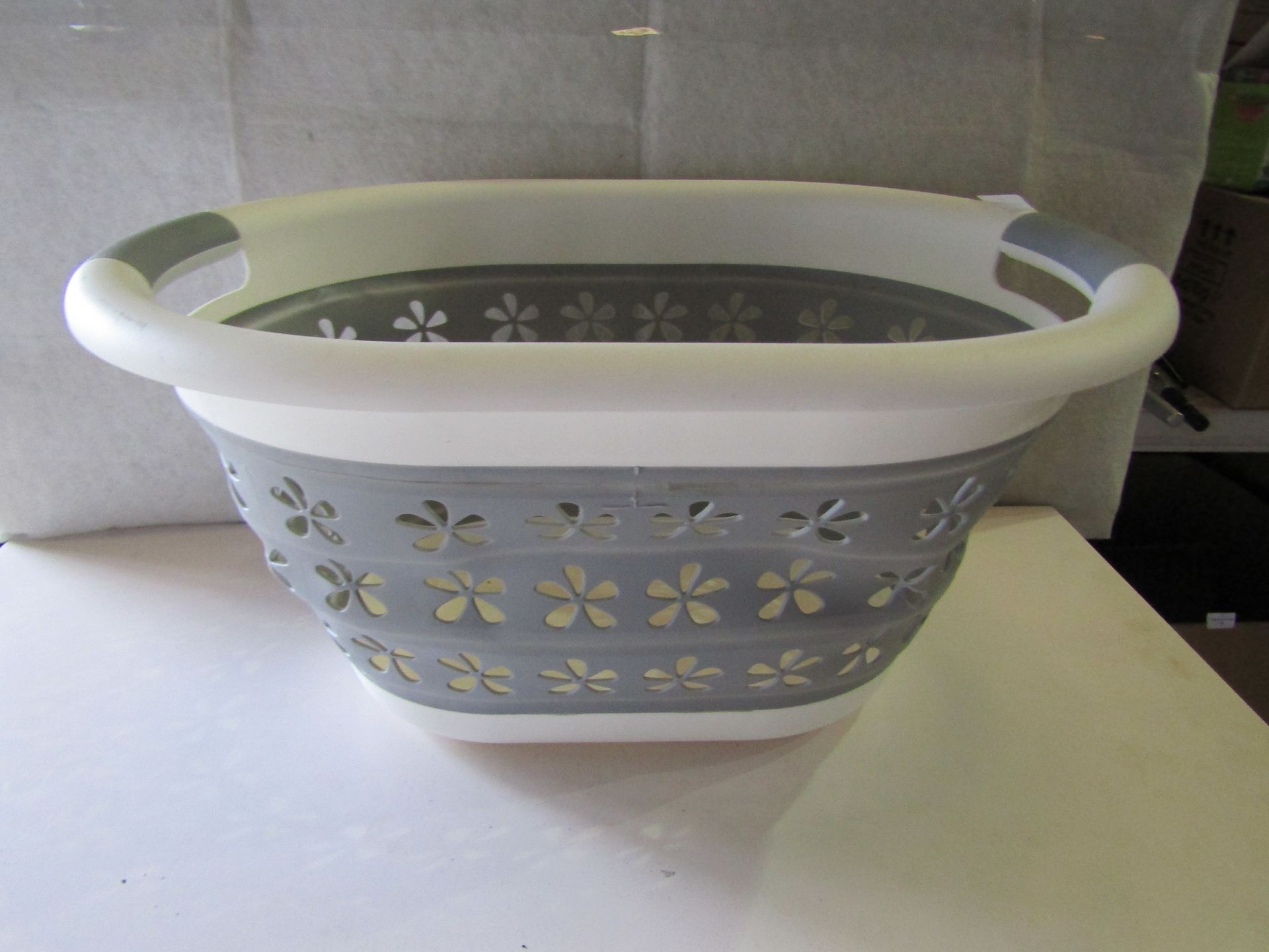 Collapseable Plastic Wash Basket - Good Condition & Packaged.