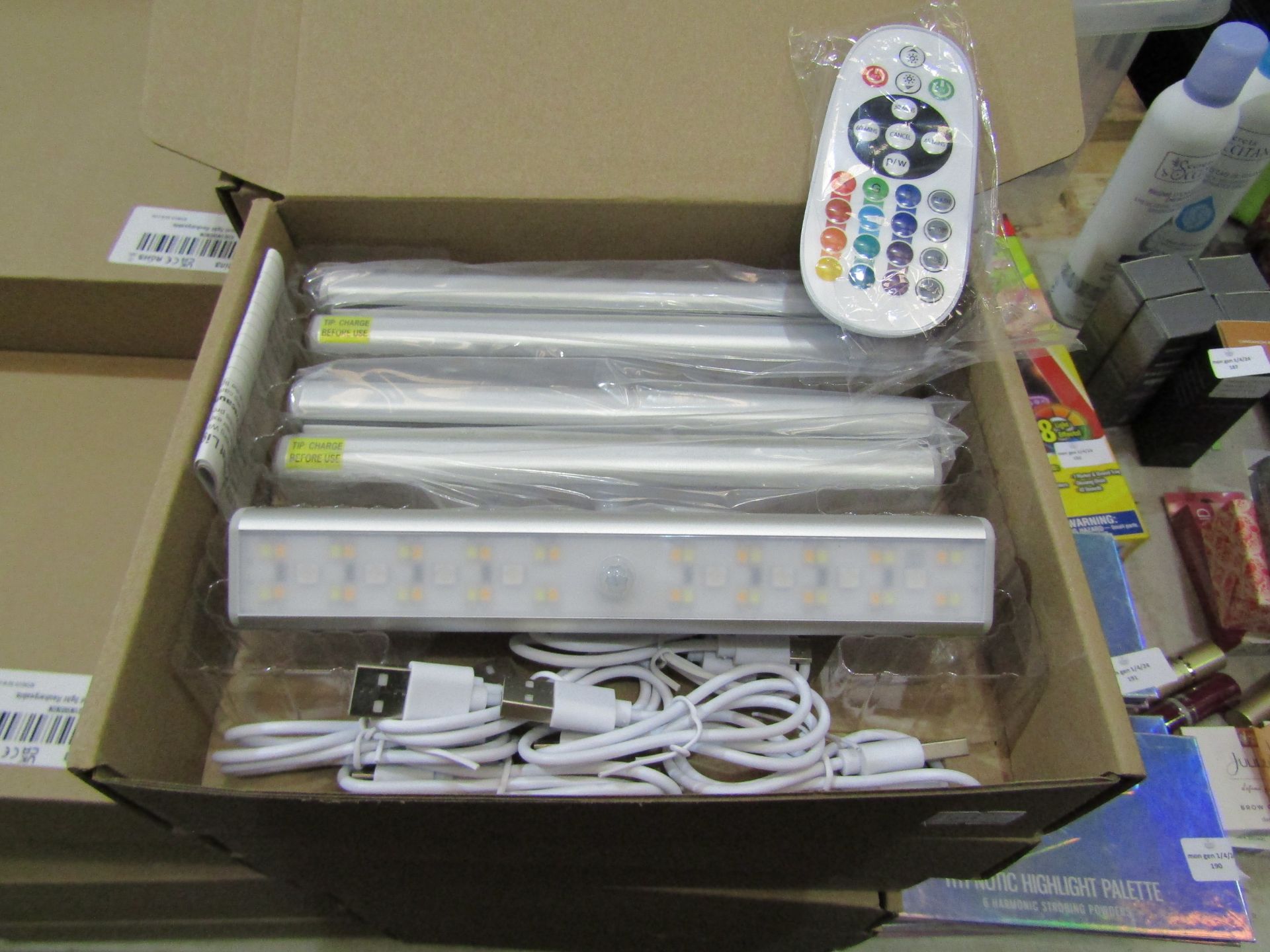 1 x Set of 6 LED ReChargeable Cabinet Lights Colour Changing or Plain White With Remote New & Boxed