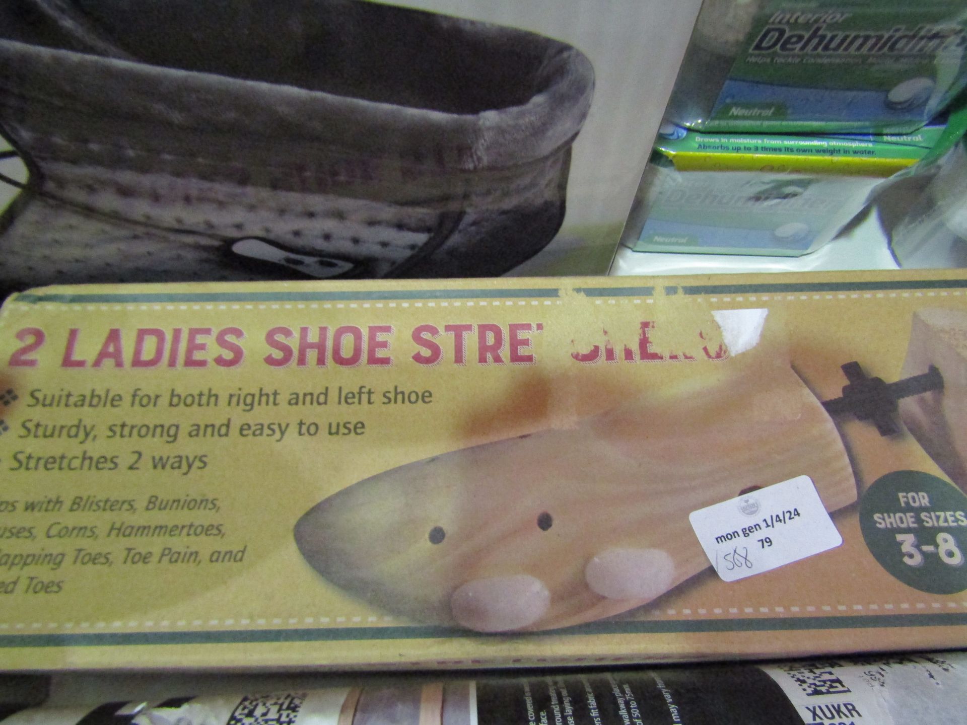 Box Of 2 Ladies Shoe Stretchers, For Sizes: 3-8 - Unchecked & Boxed.