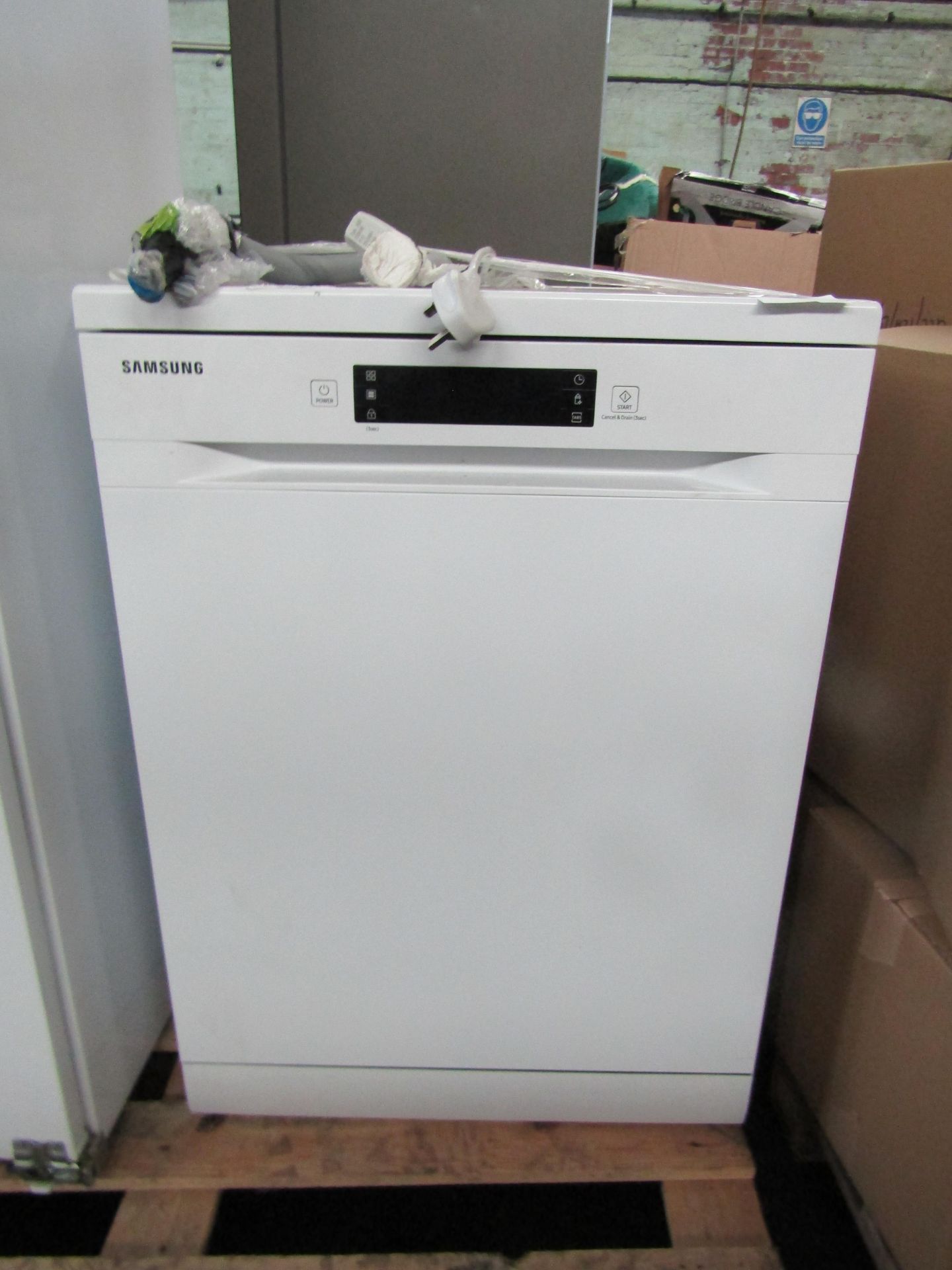 Samsung - White Dishwasher - Powers On, Needs A Clean Inside, Not Tested Any Further. May Contain