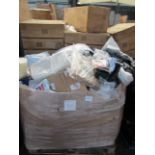 Pallet of unmanifested Amazon customer returns from the house and kitchen category, contains raw,