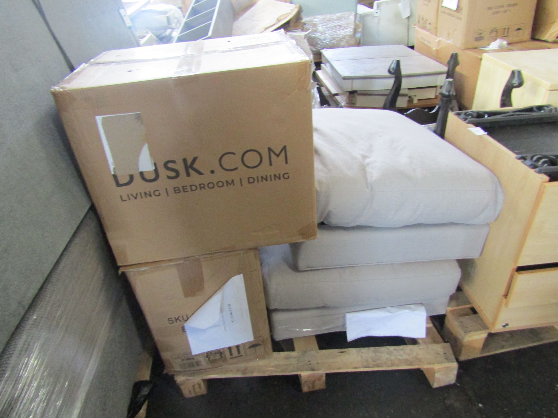 4 x Dusk Ex-Retail Customer Returns Mixed Lot - Total RRP est. 816 About the Product(s) This lot